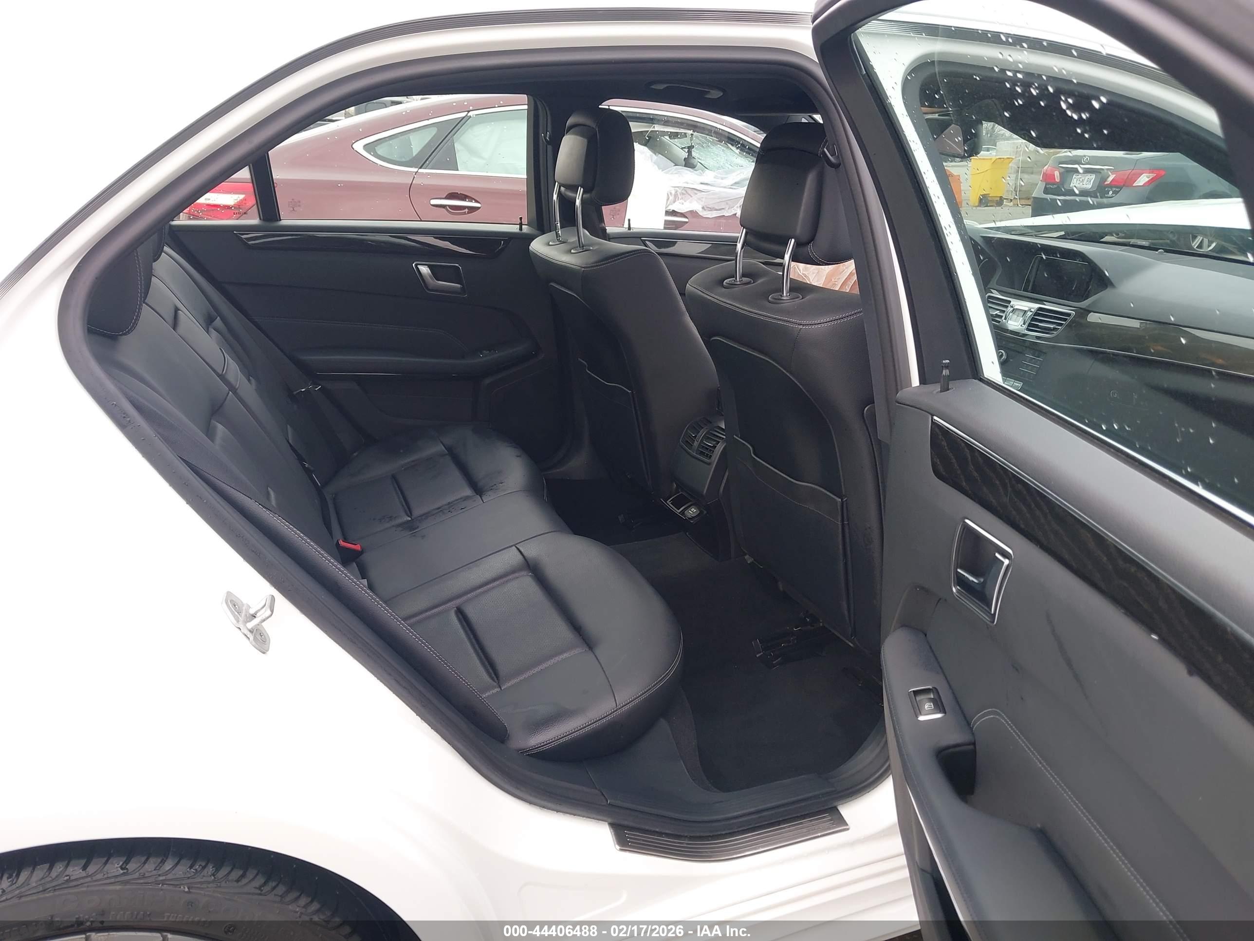 MERCEDES-BENZ E image 8