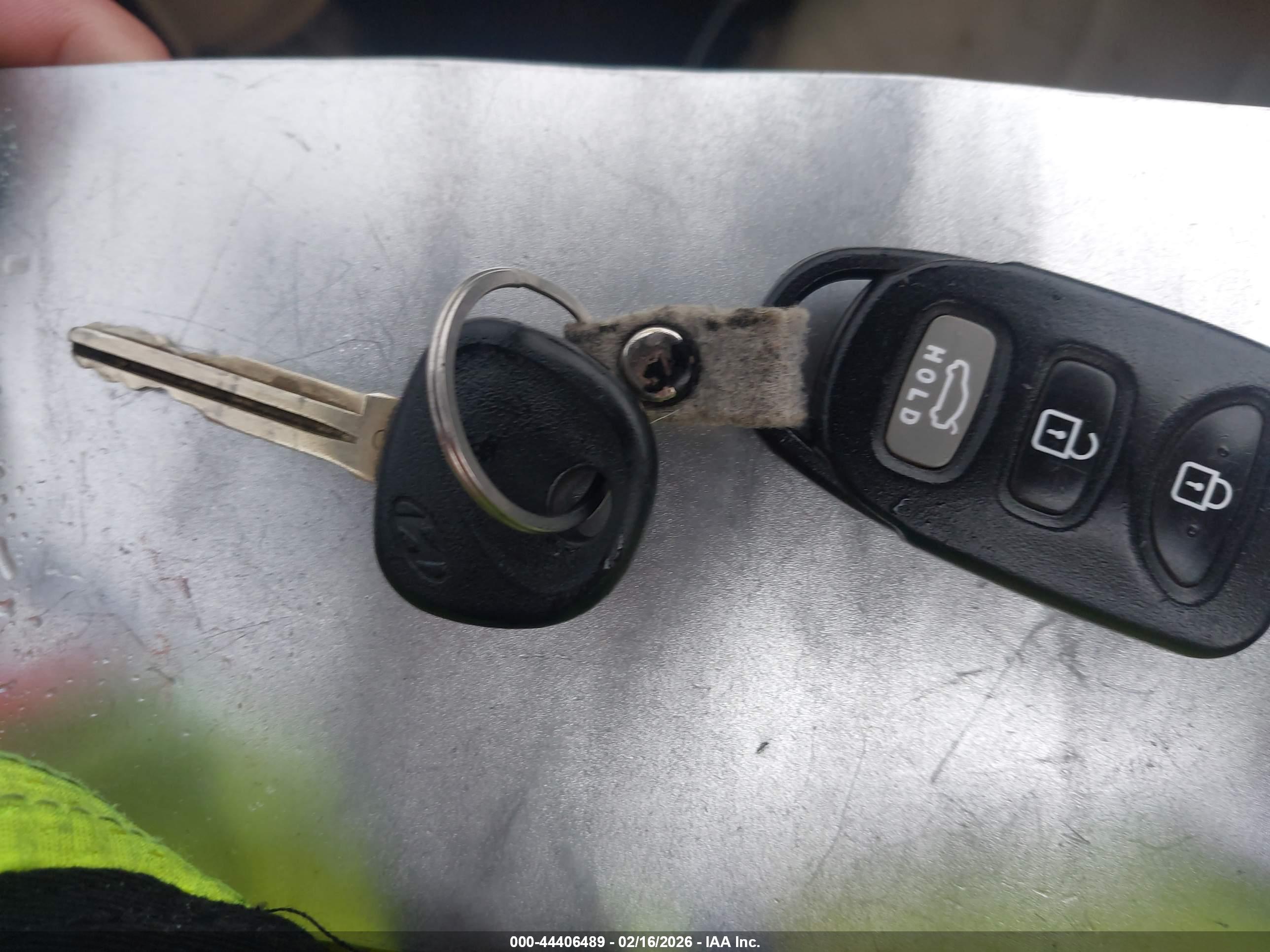 HYUNDAI ELANTRA image 11
