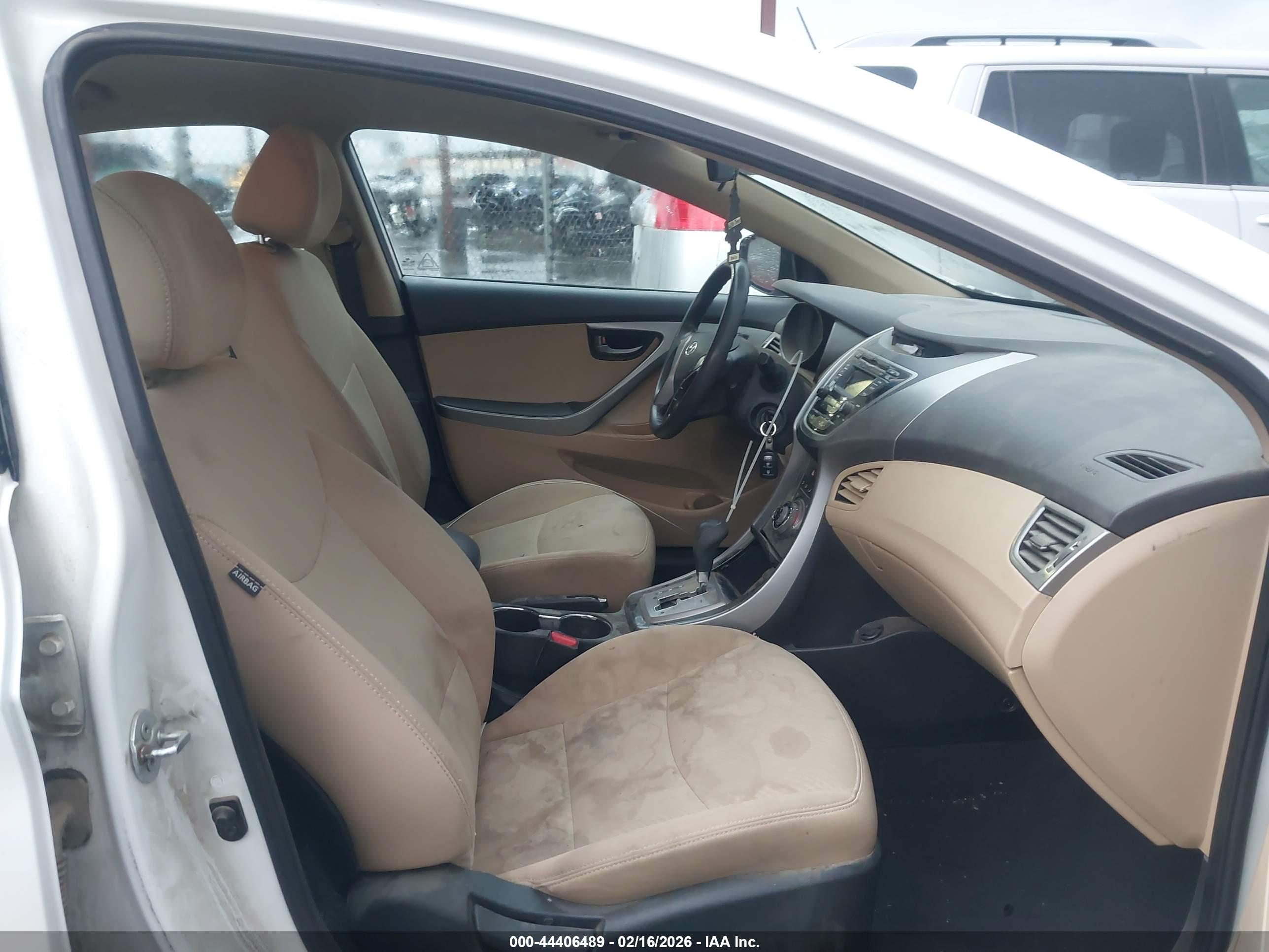 HYUNDAI ELANTRA image 5