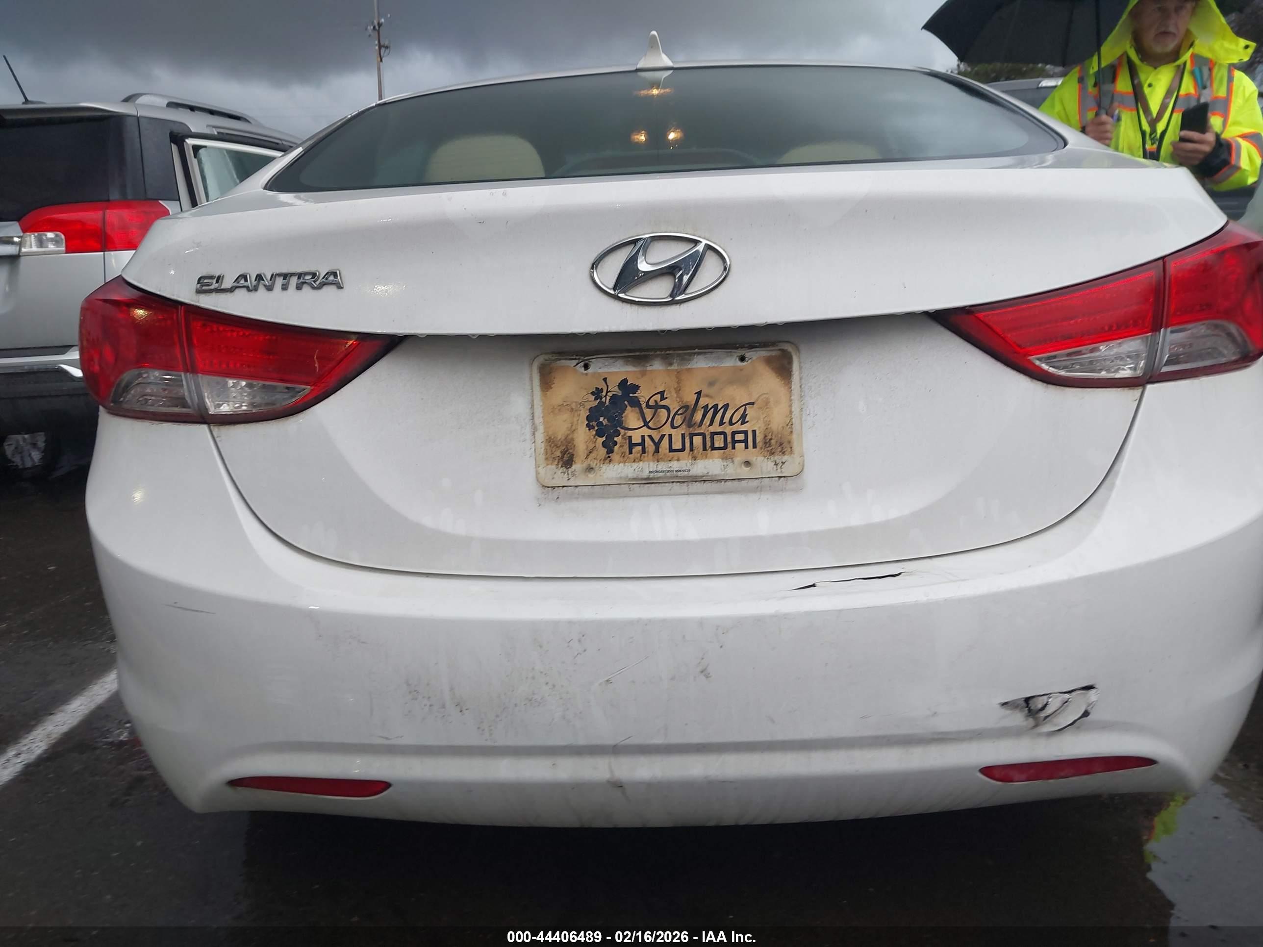 HYUNDAI ELANTRA image 6