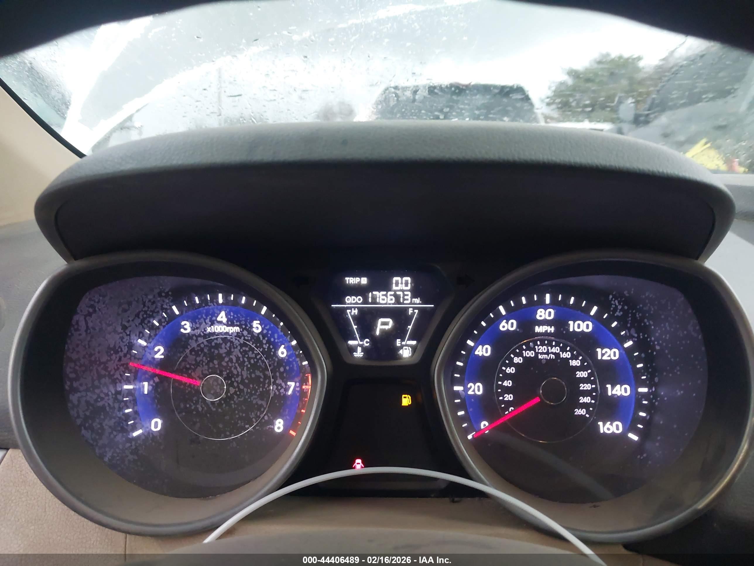 HYUNDAI ELANTRA image 7