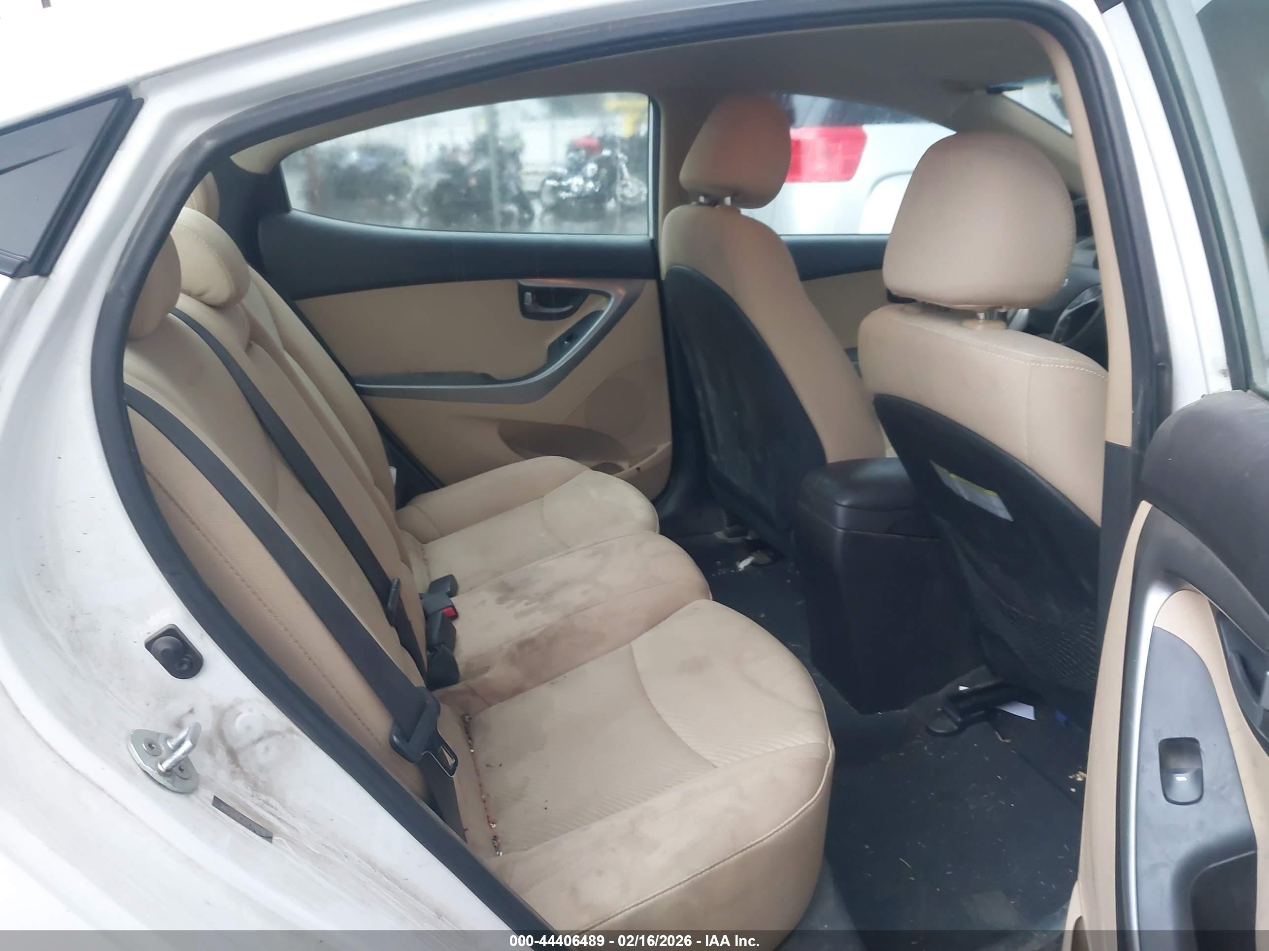 HYUNDAI ELANTRA image 8
