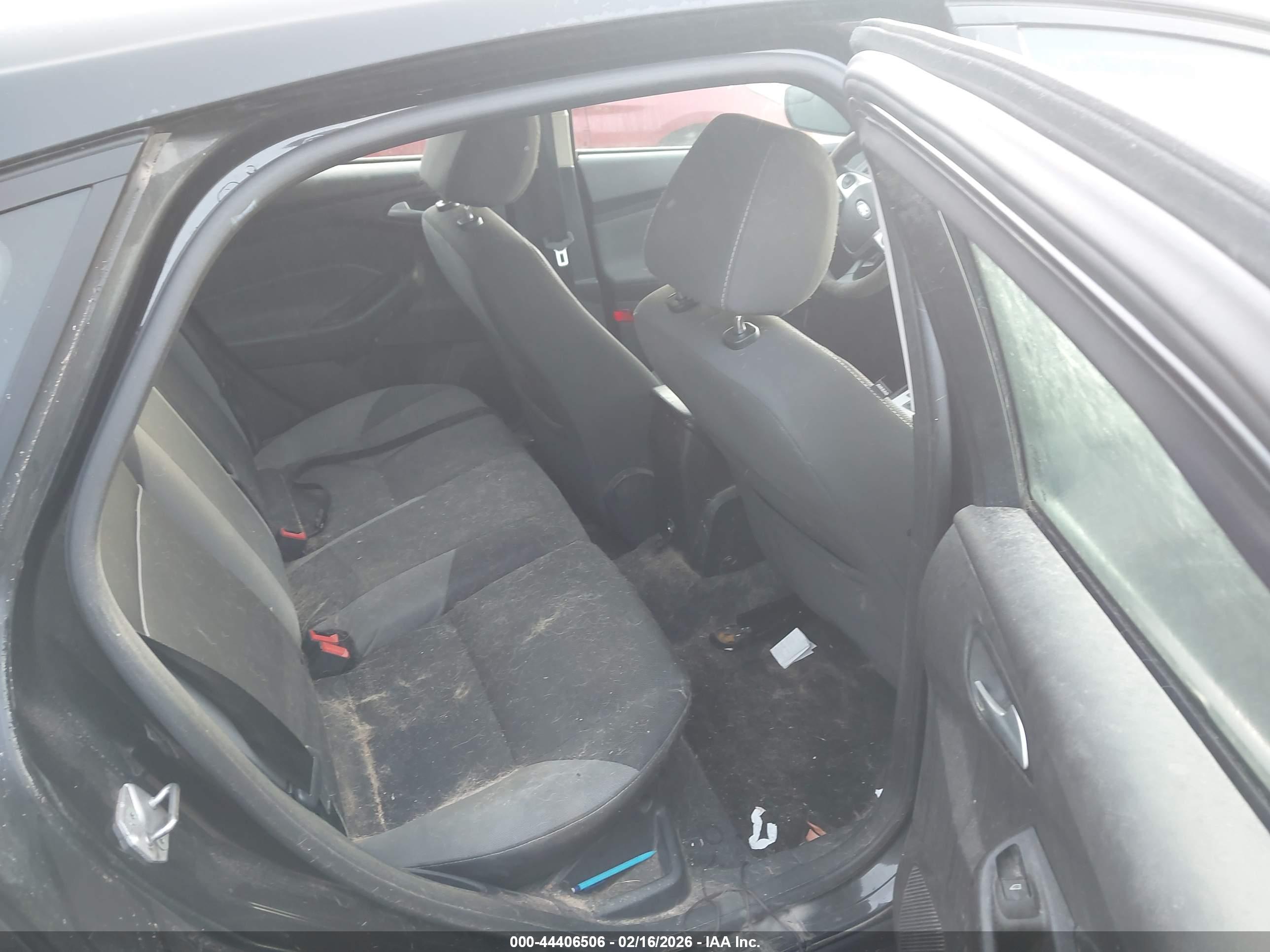 FORD FOCUS image 8