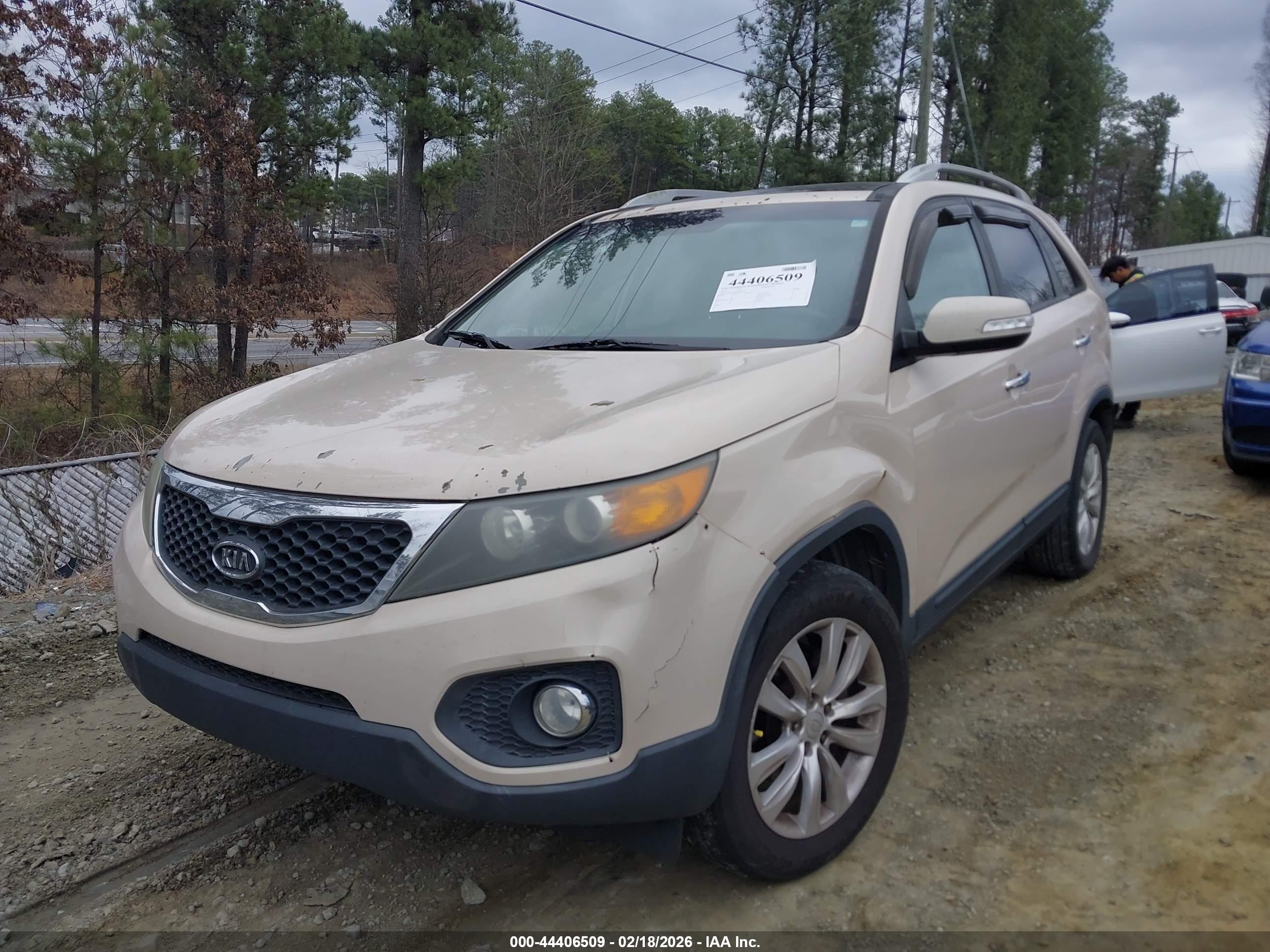 KIA SORENTO image 2