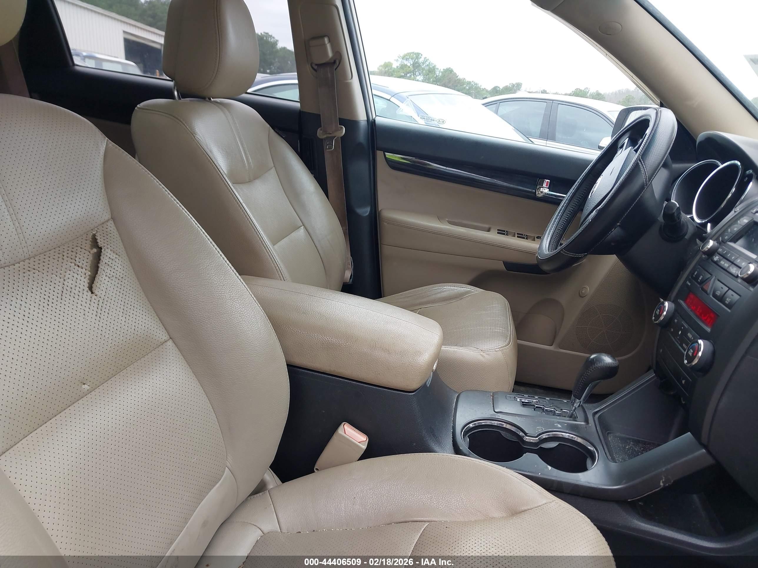 KIA SORENTO image 5