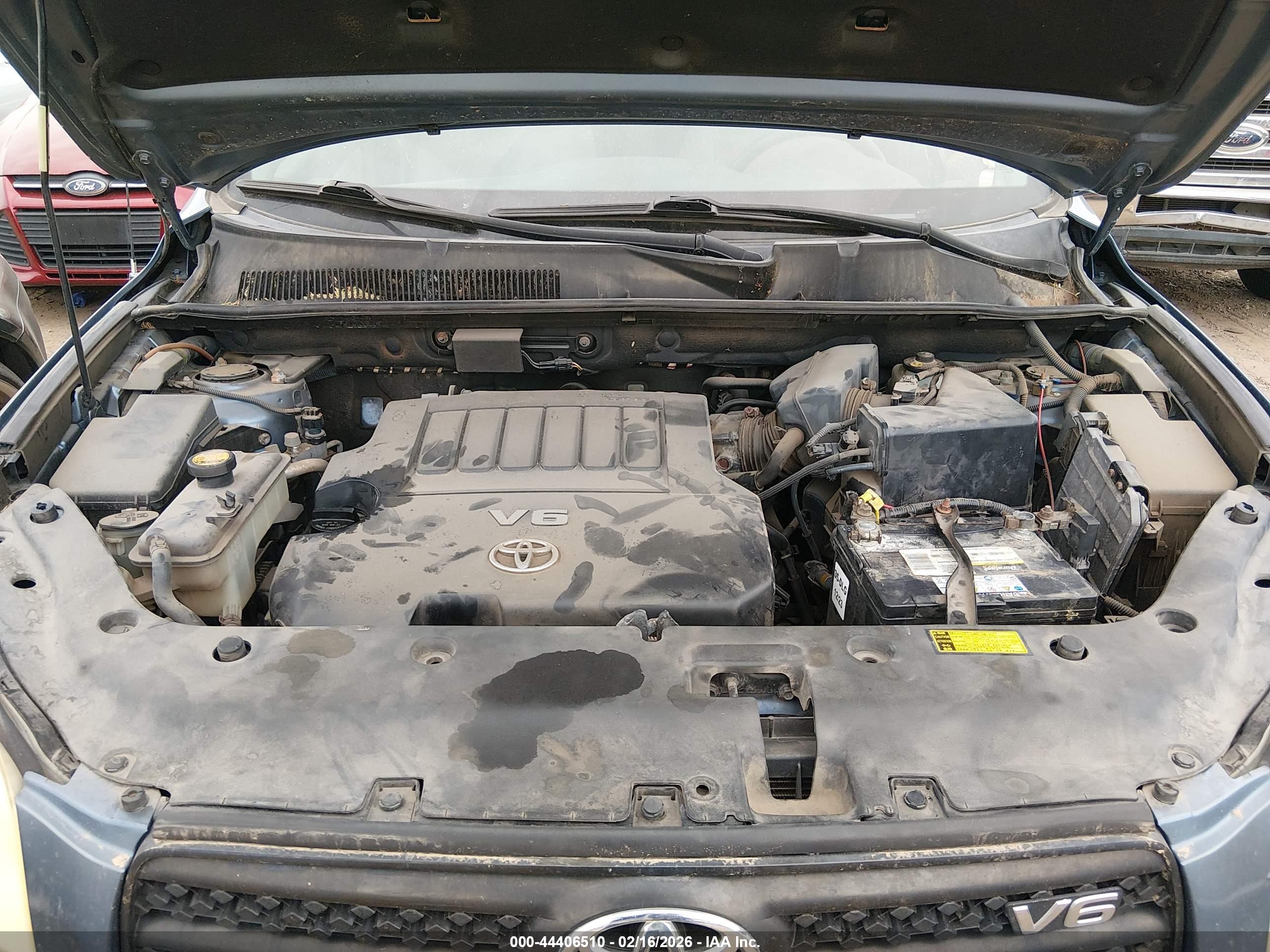 TOYOTA RAV4 image 10
