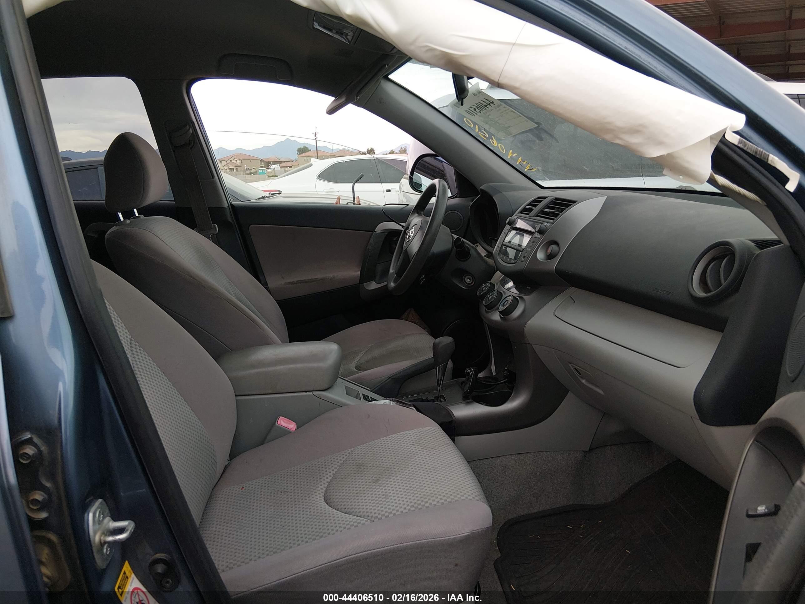 TOYOTA RAV4 image 5