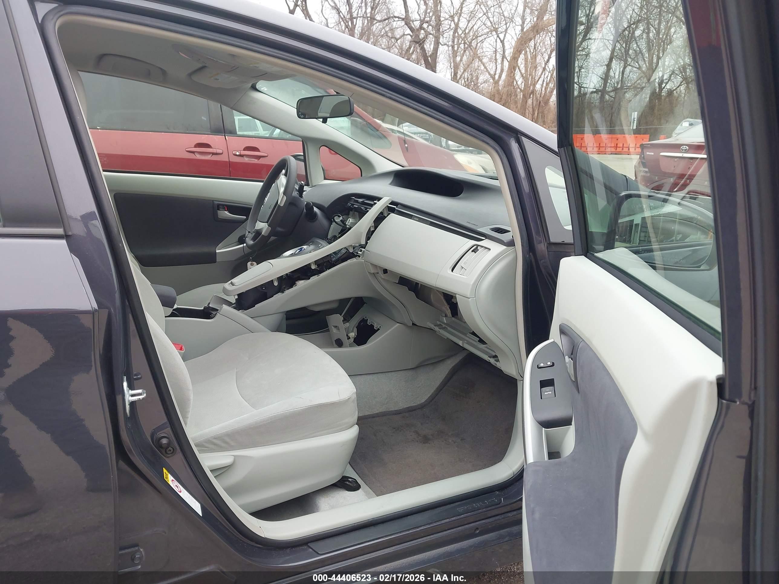 TOYOTA PRIUS image 5