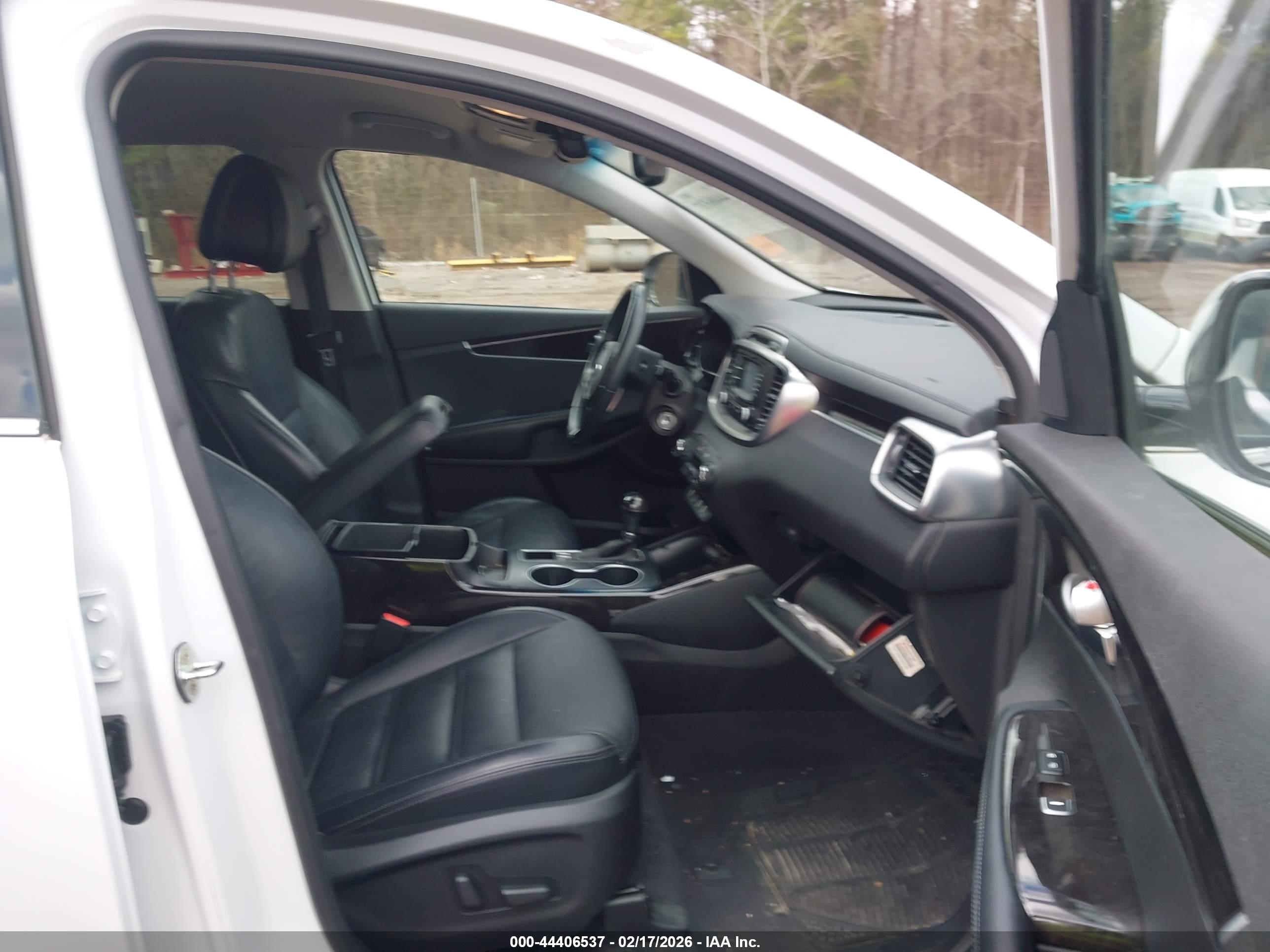 KIA SORENTO image 5