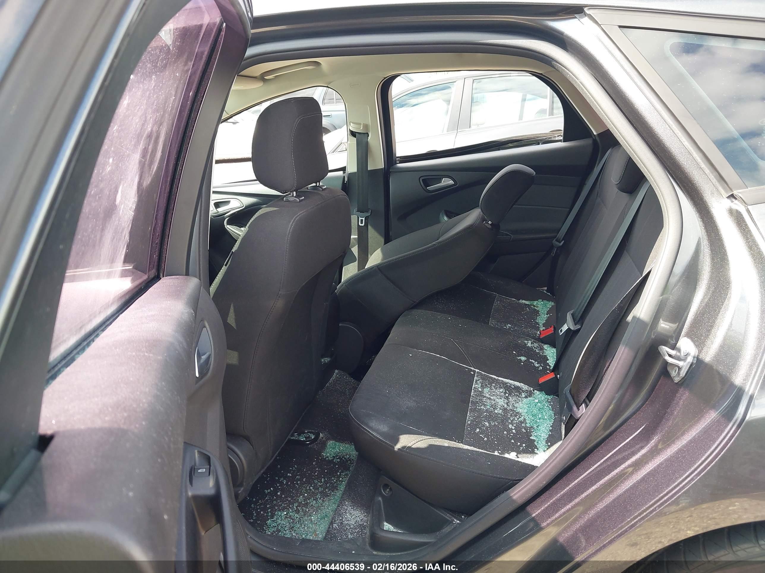 FORD FOCUS image 8