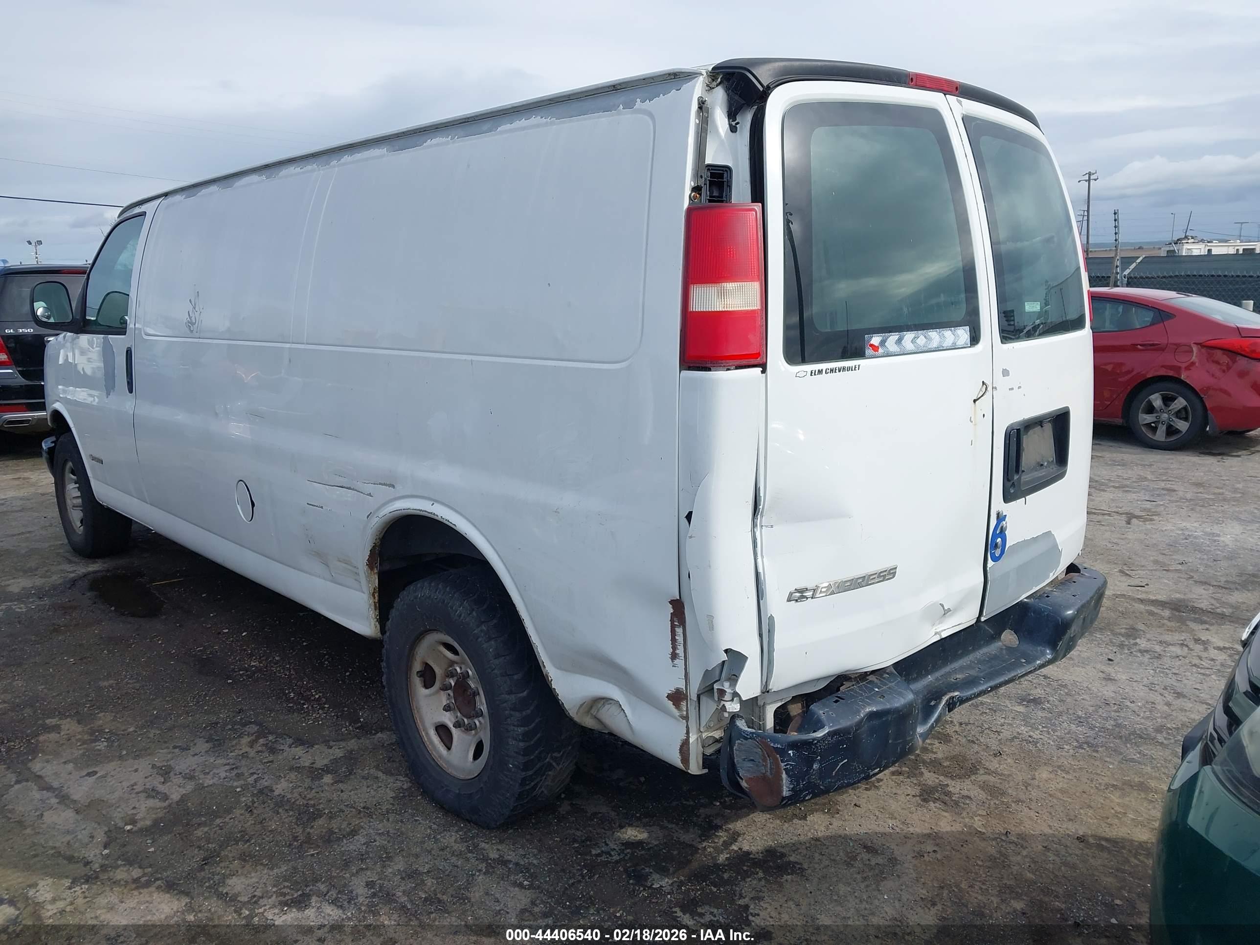 CHEVROLET EXPRESS image 3