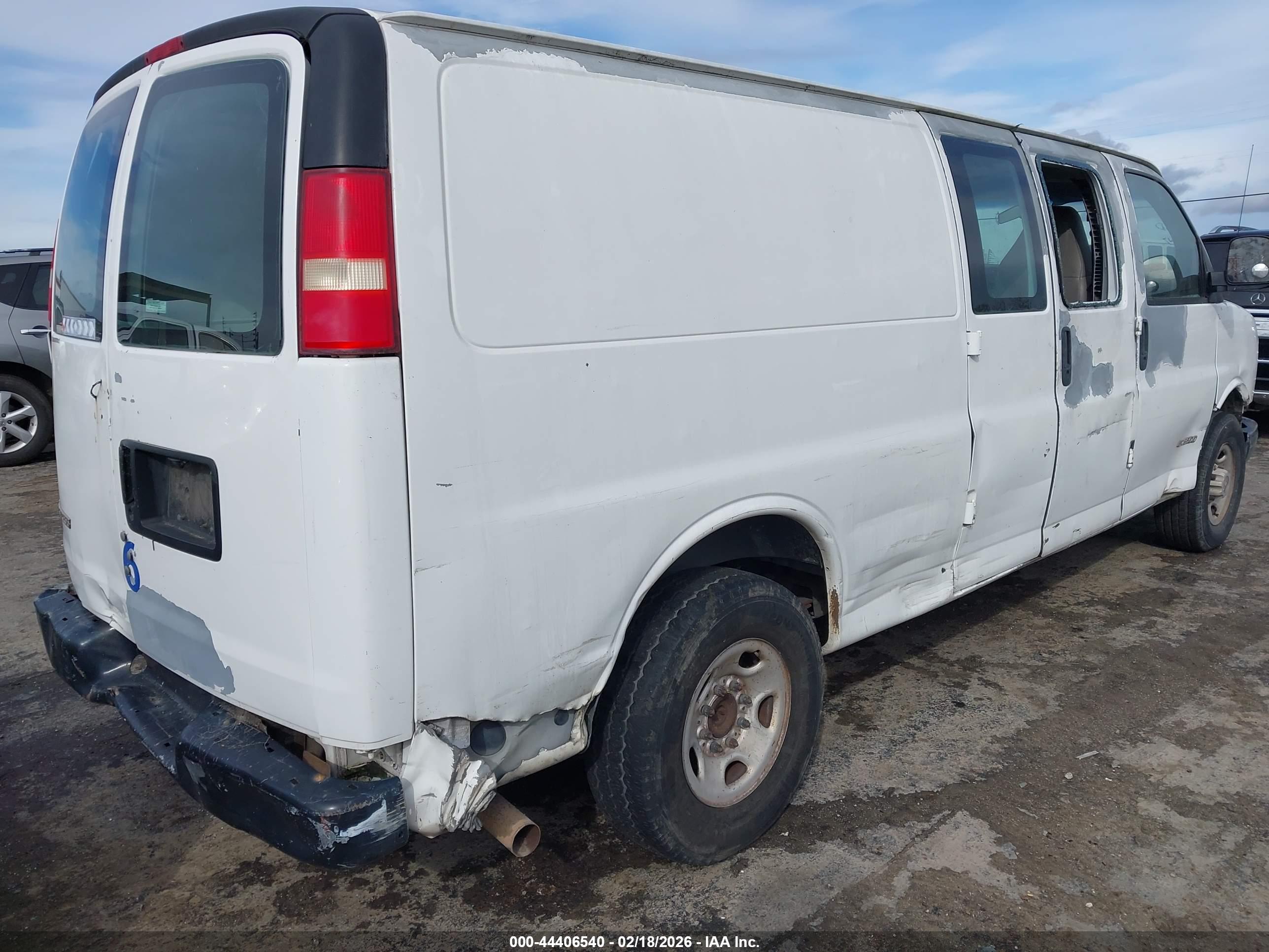 CHEVROLET EXPRESS image 4