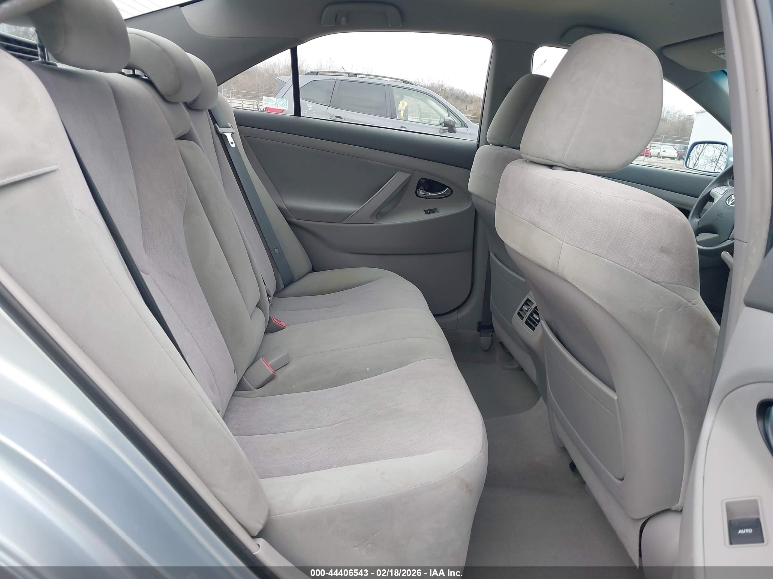 TOYOTA CAMRY image 8