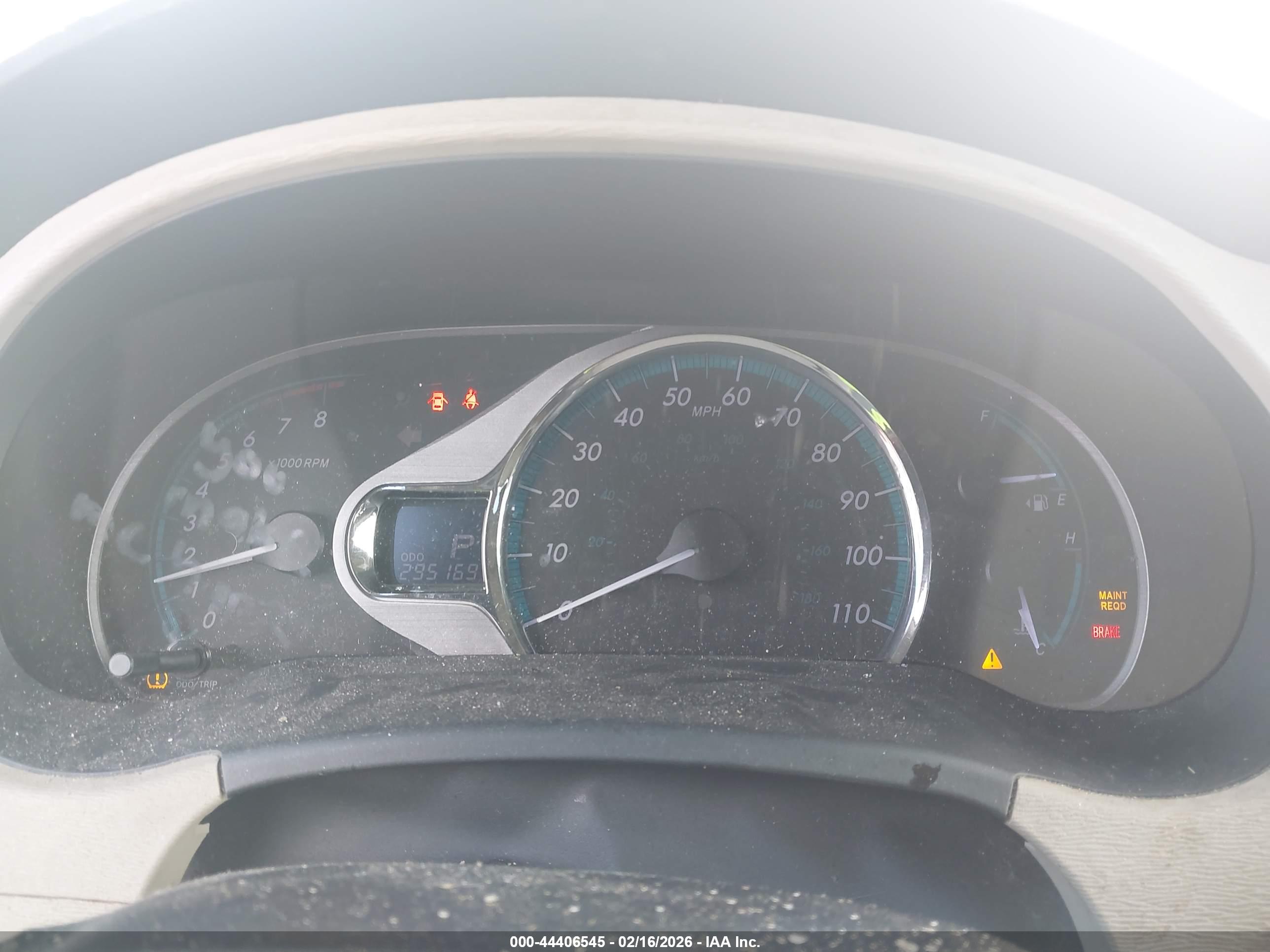 TOYOTA SIENNA image 7