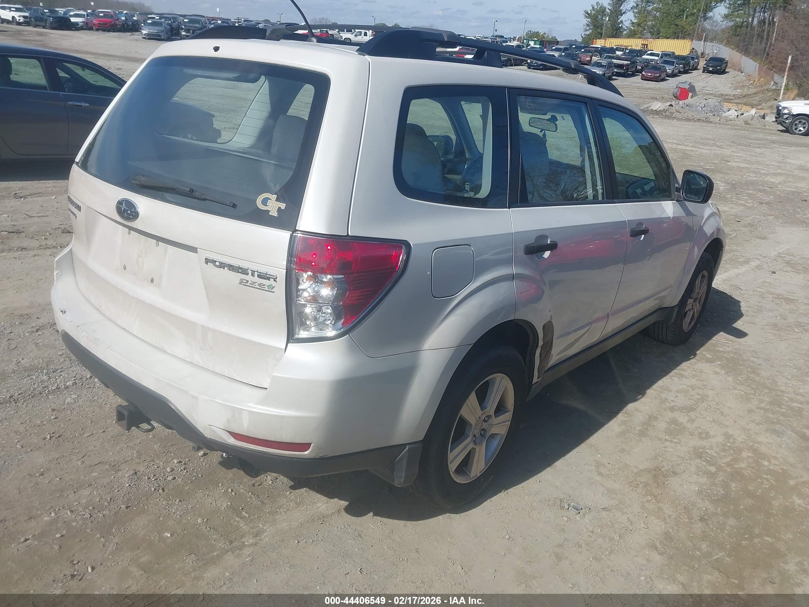 SUBARU FORESTER image 4