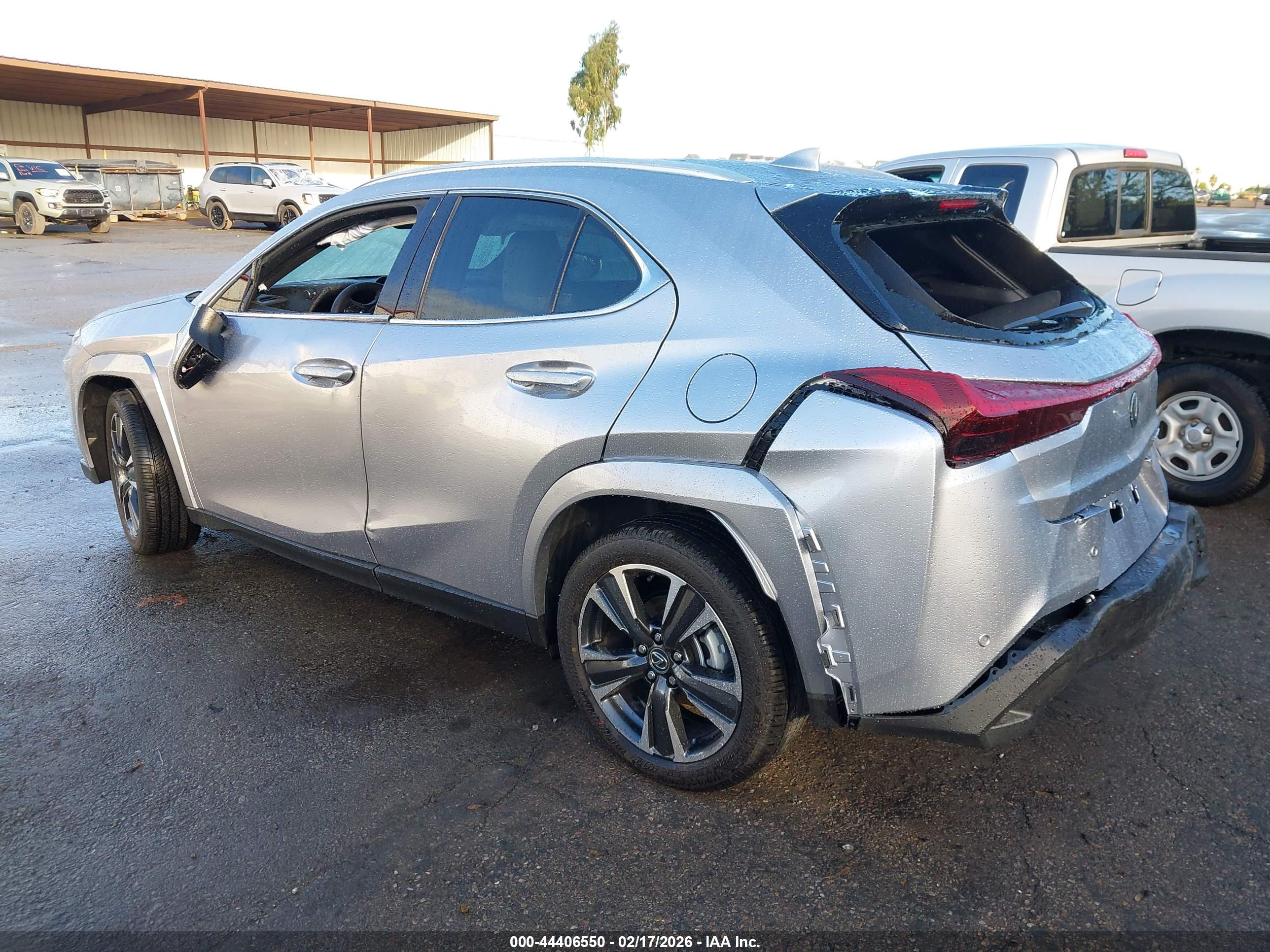 LEXUS UX image 3