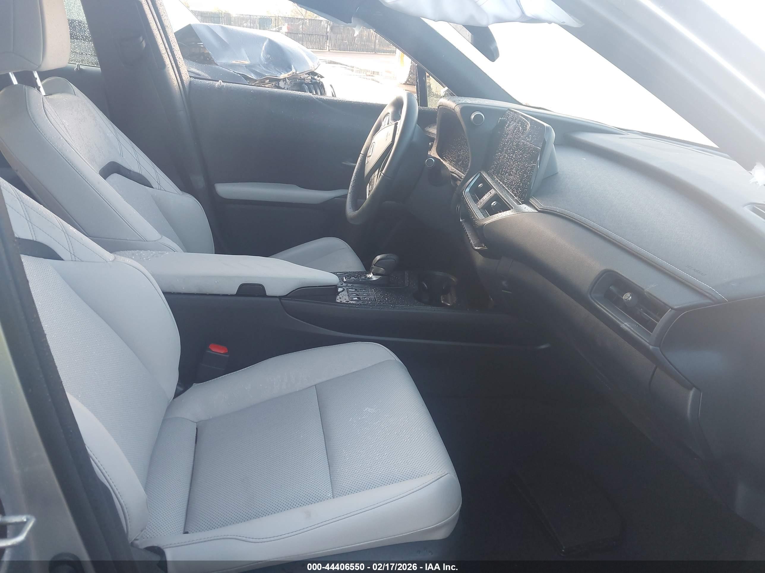 LEXUS UX image 5