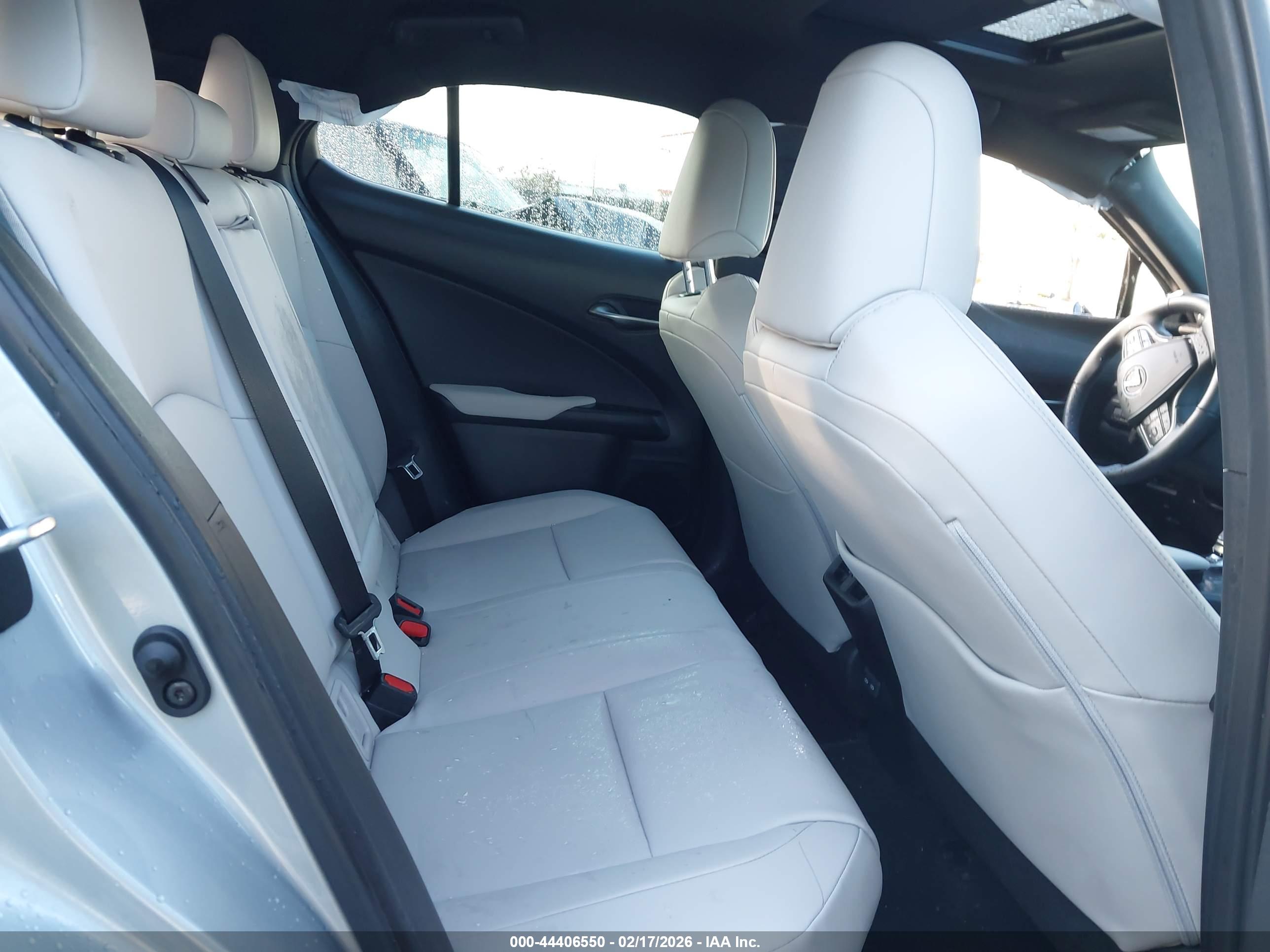 LEXUS UX image 8