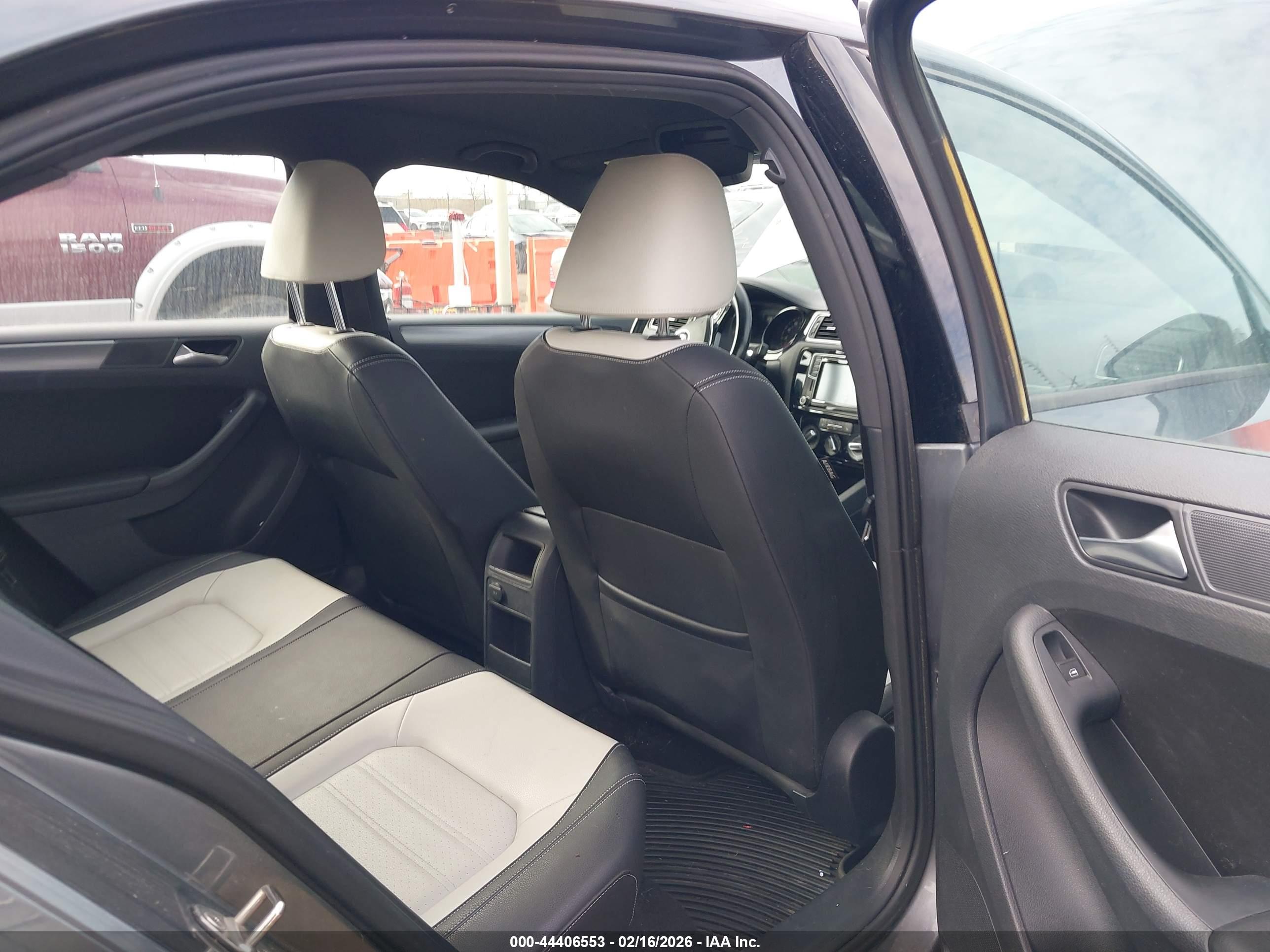 VOLKSWAGEN JETTA image 8