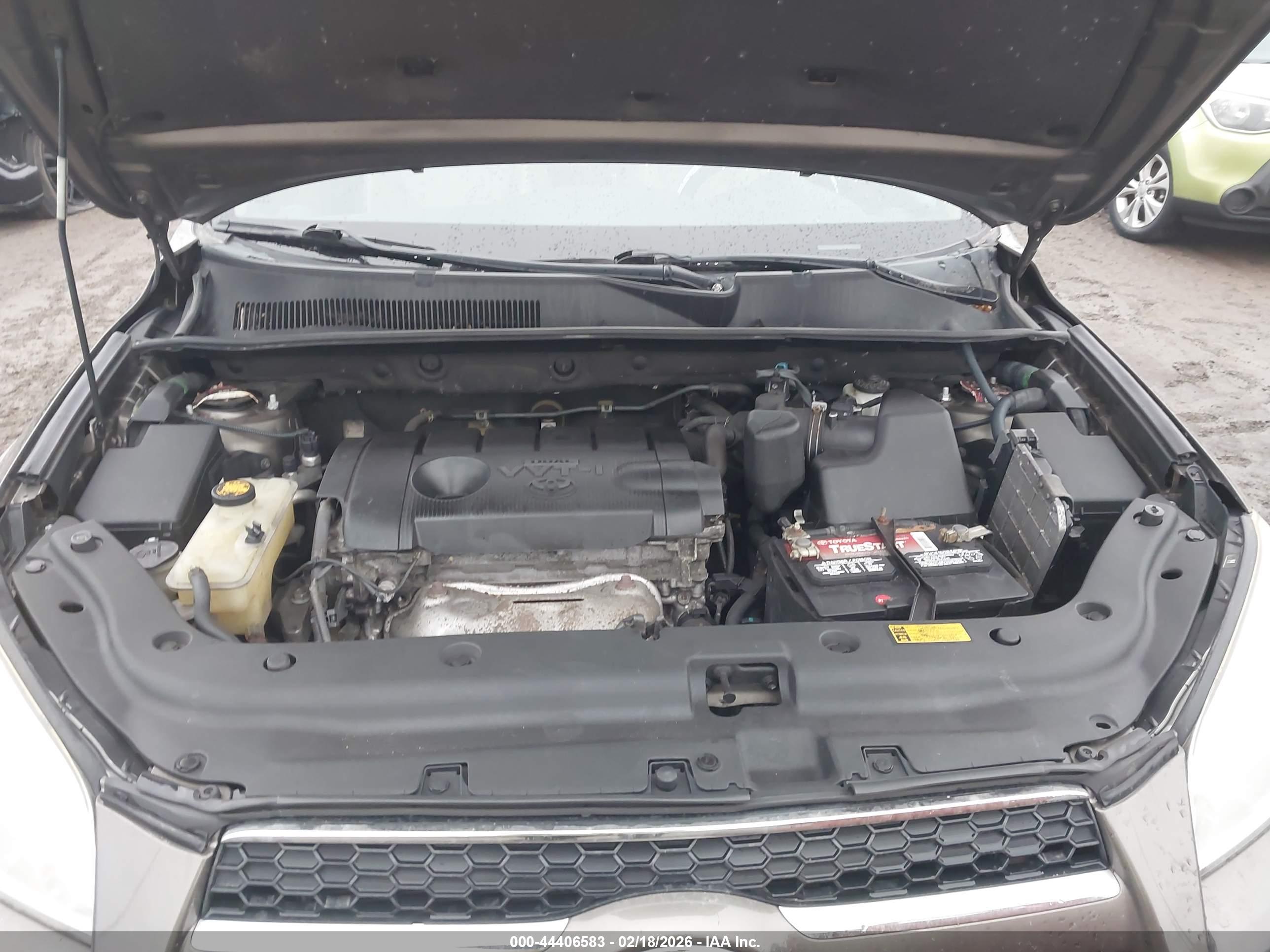 TOYOTA RAV4 image 10