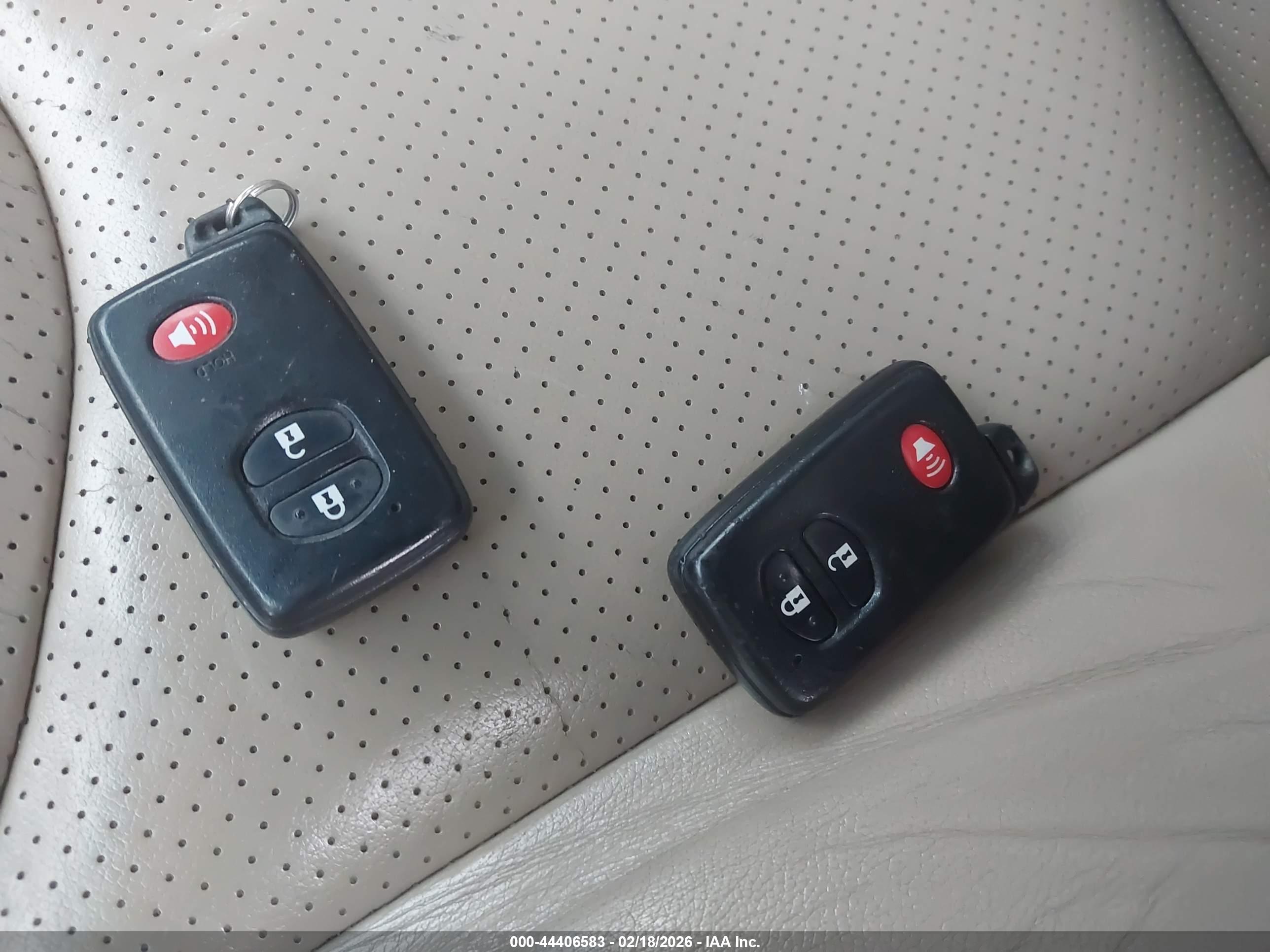 TOYOTA RAV4 image 11