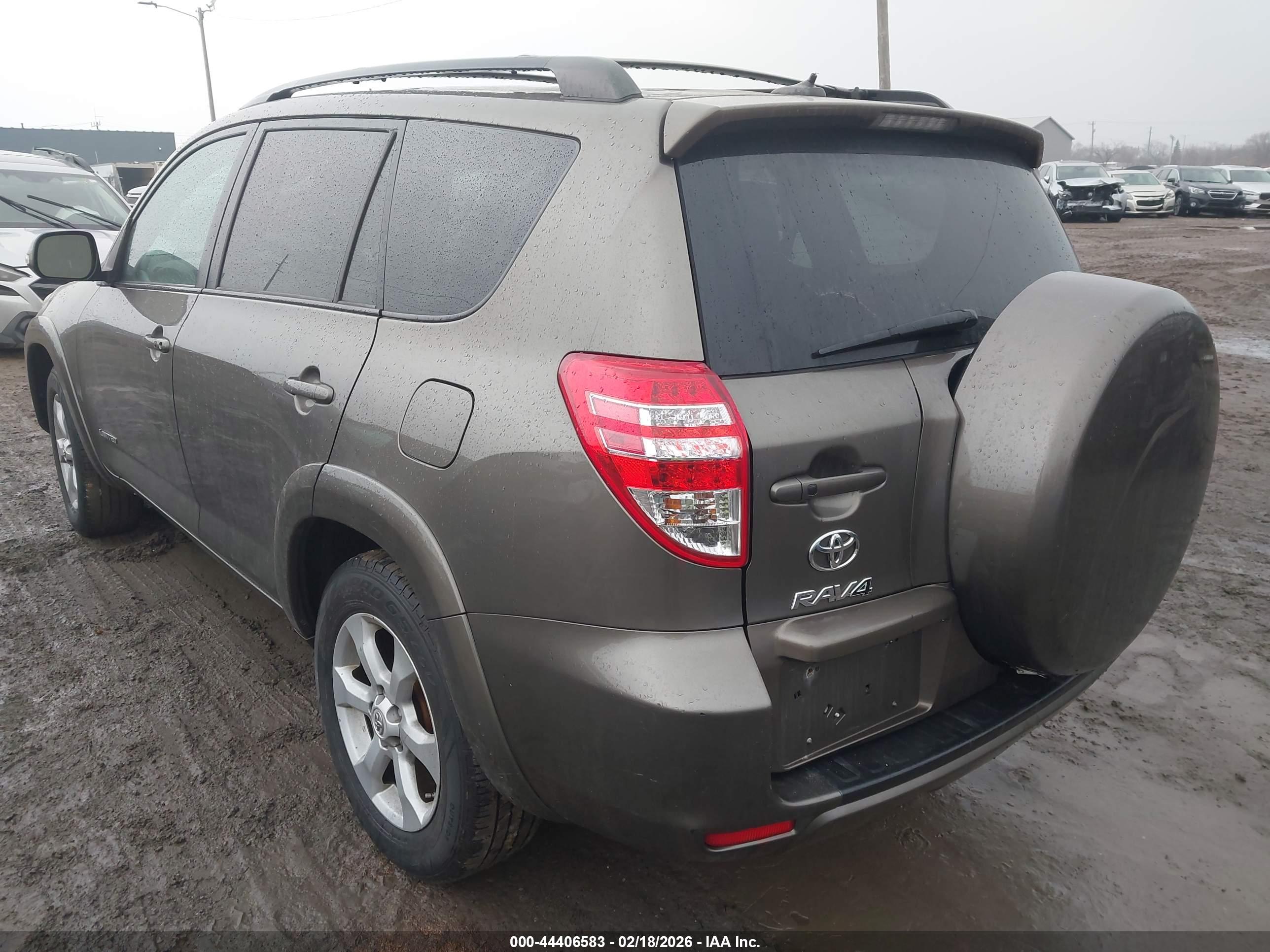 TOYOTA RAV4 image 3