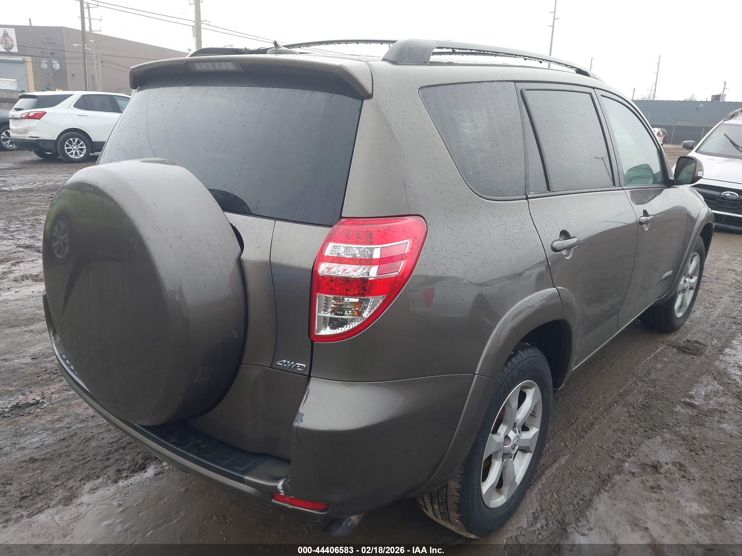TOYOTA RAV4 image 4