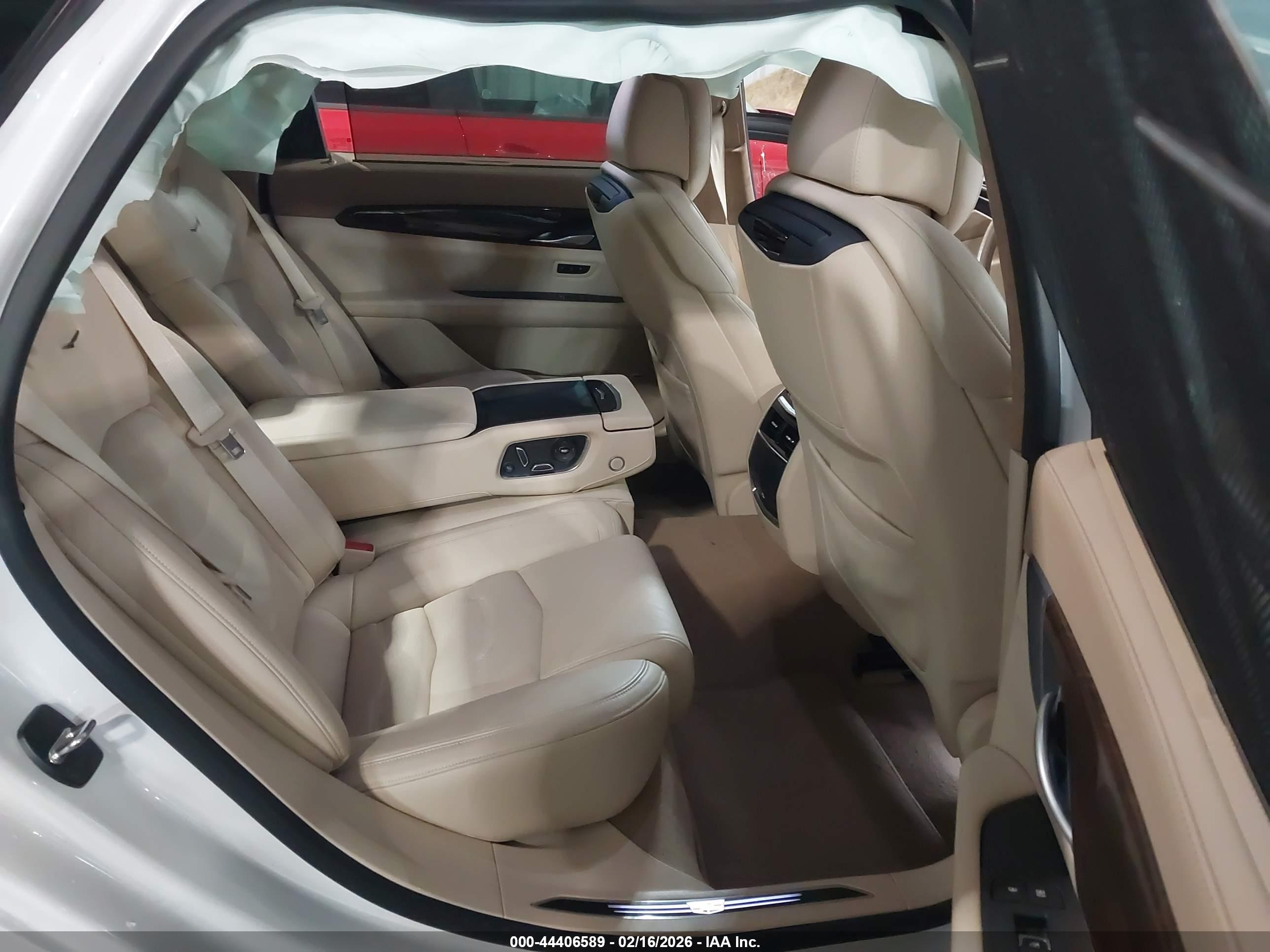CADILLAC CT6 image 8