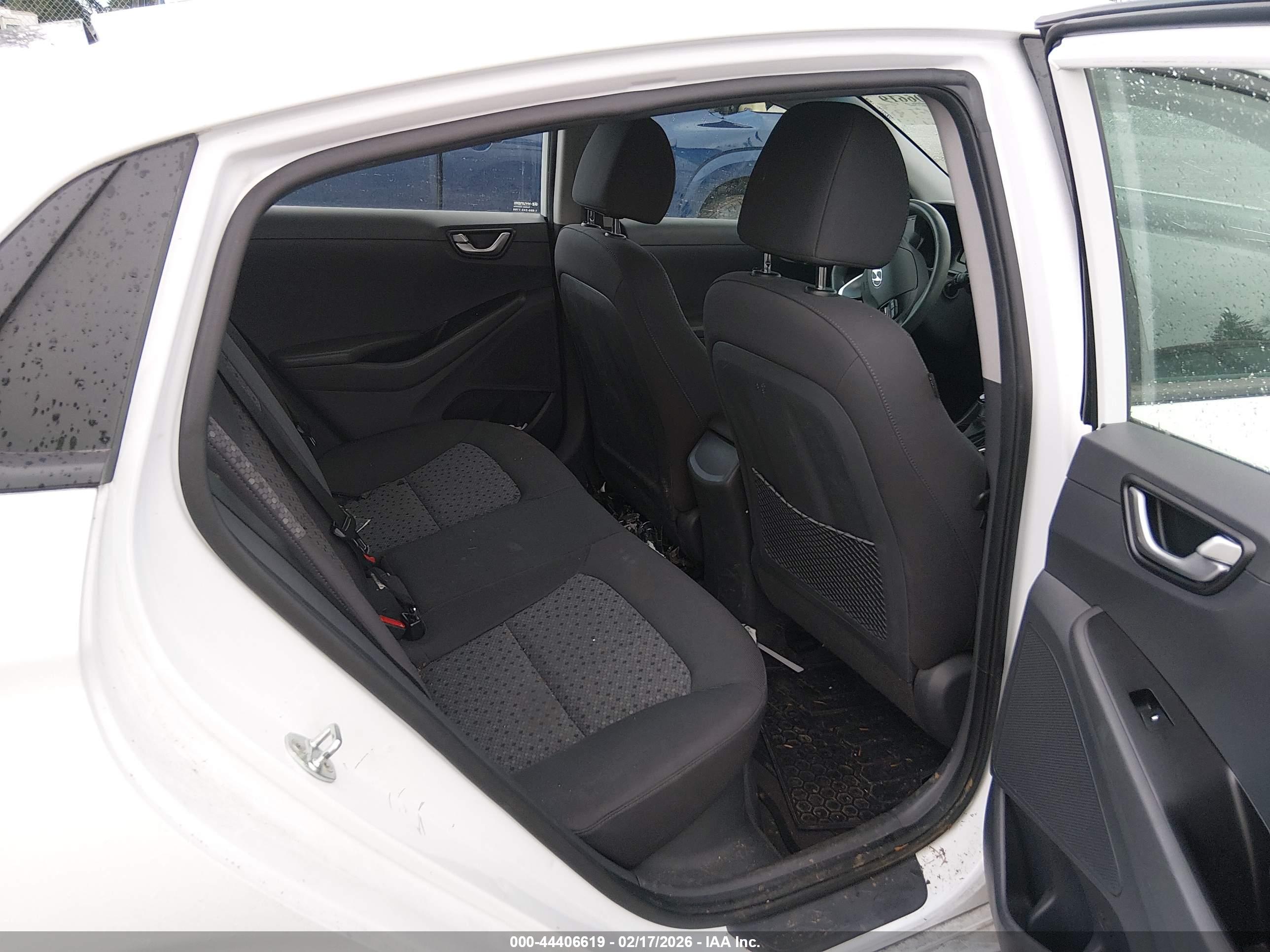 HYUNDAI IONIQ image 8