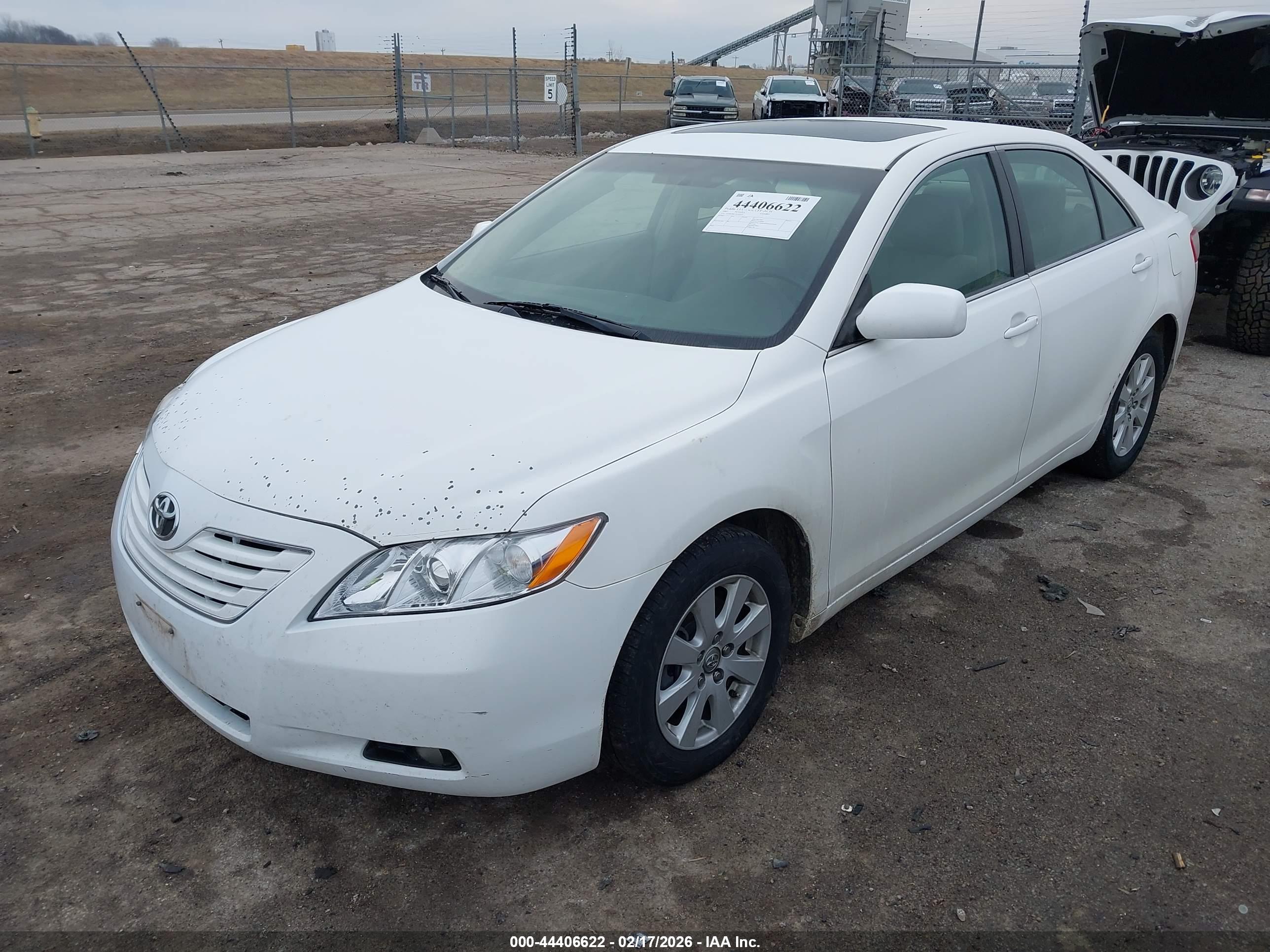 TOYOTA CAMRY image 2
