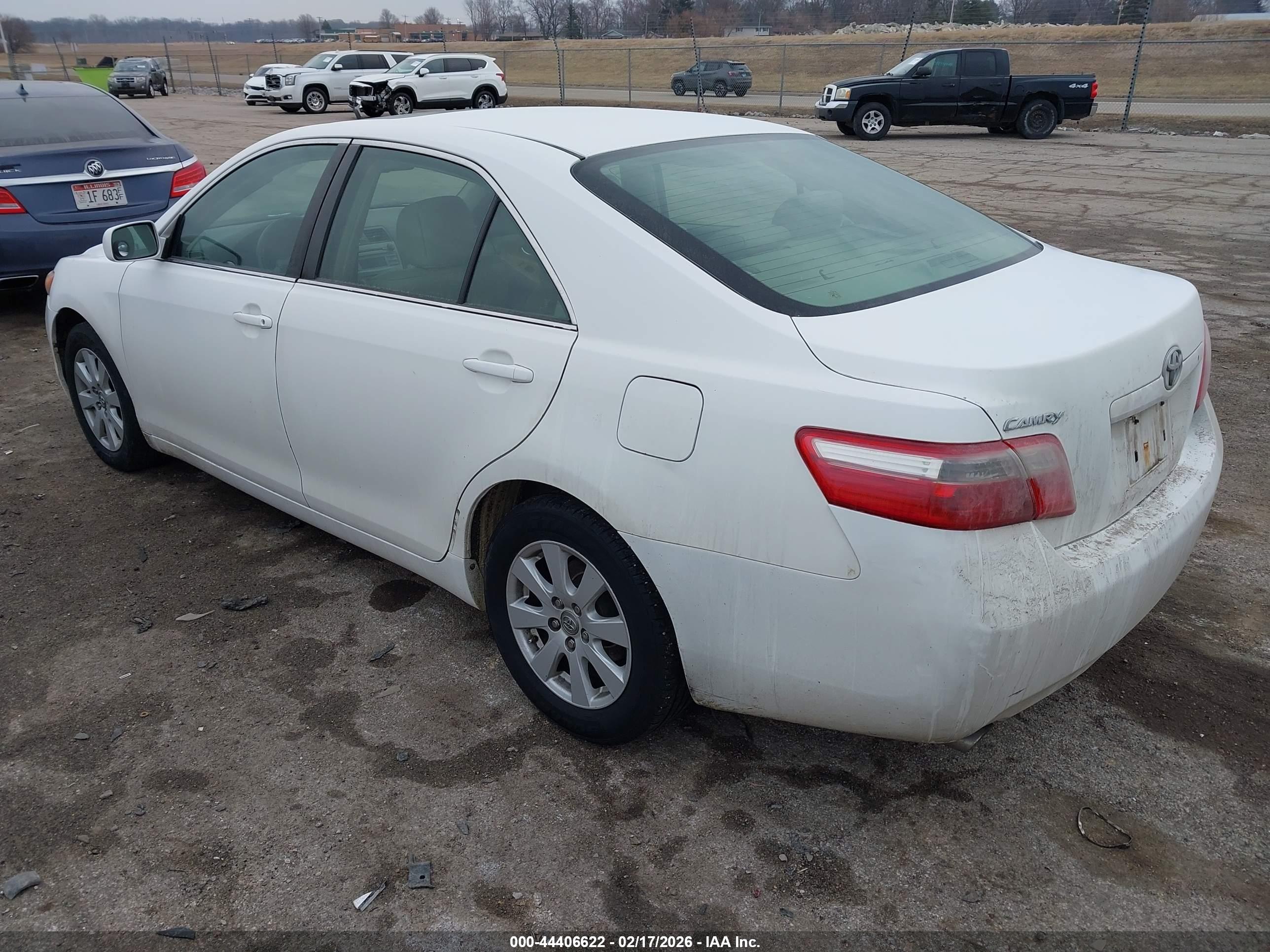 TOYOTA CAMRY image 3