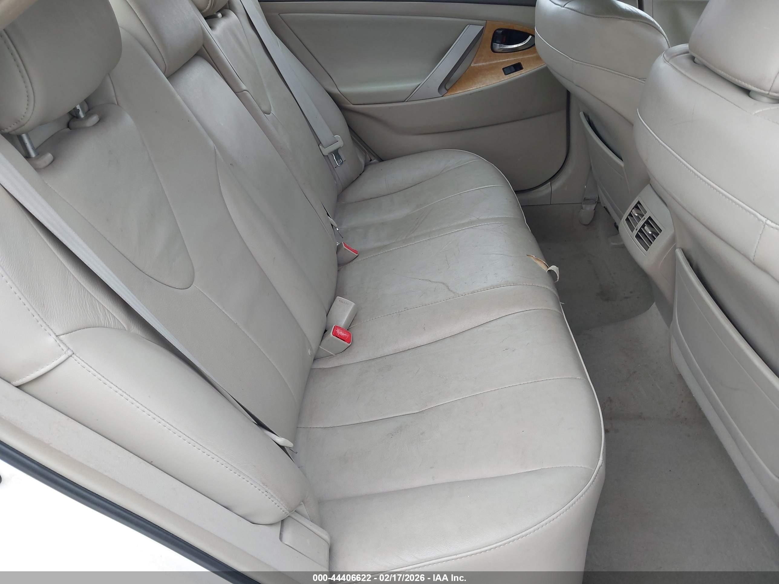 TOYOTA CAMRY image 8