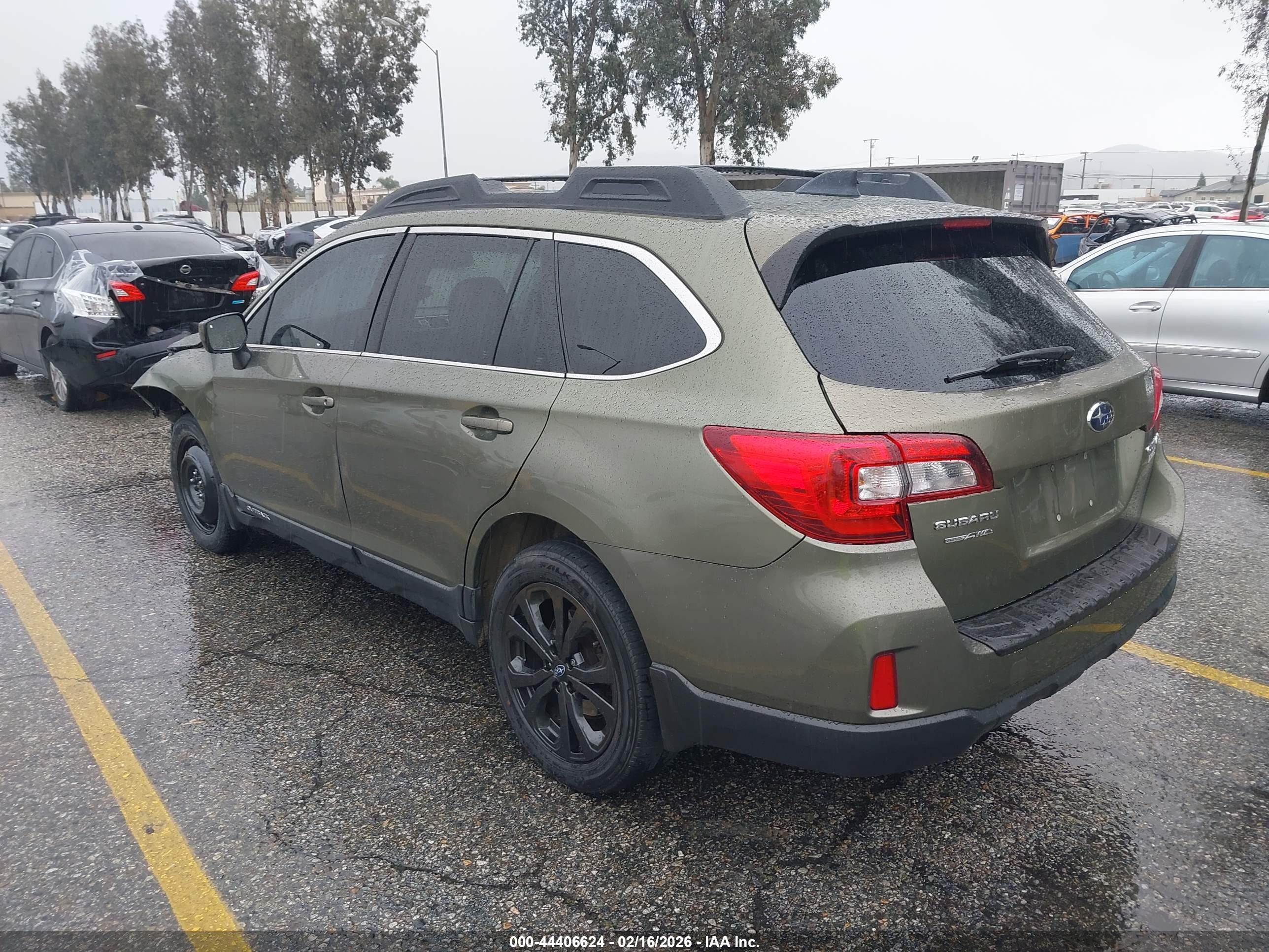 SUBARU OUTBACK image 3