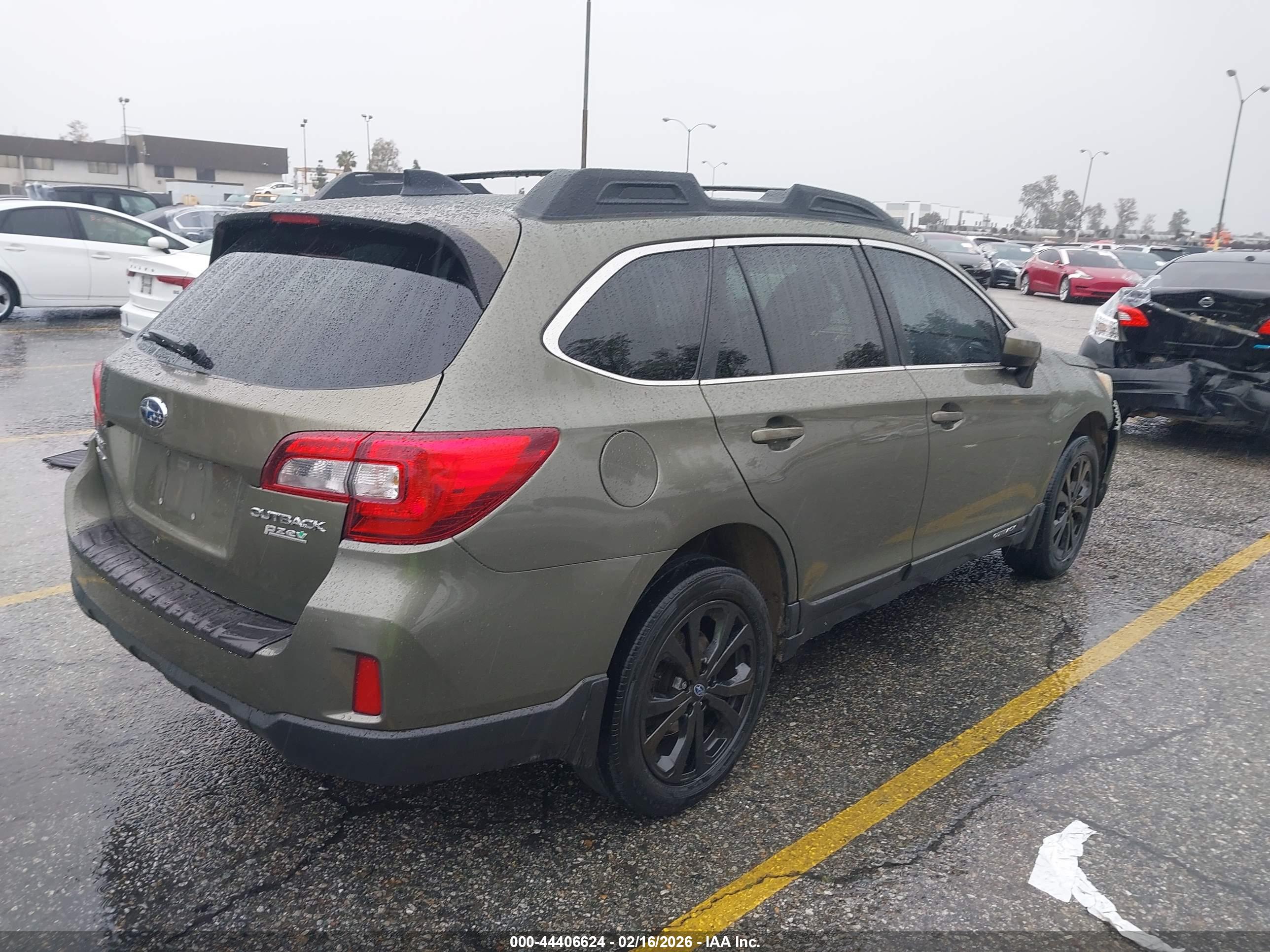 SUBARU OUTBACK image 4