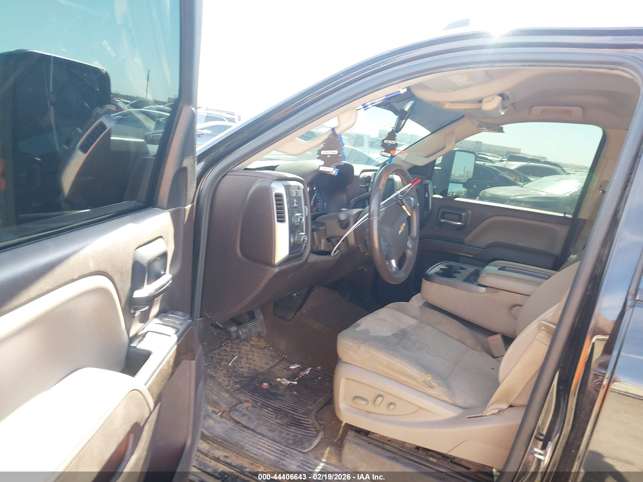 CHEVROLET SILVERADO image 5