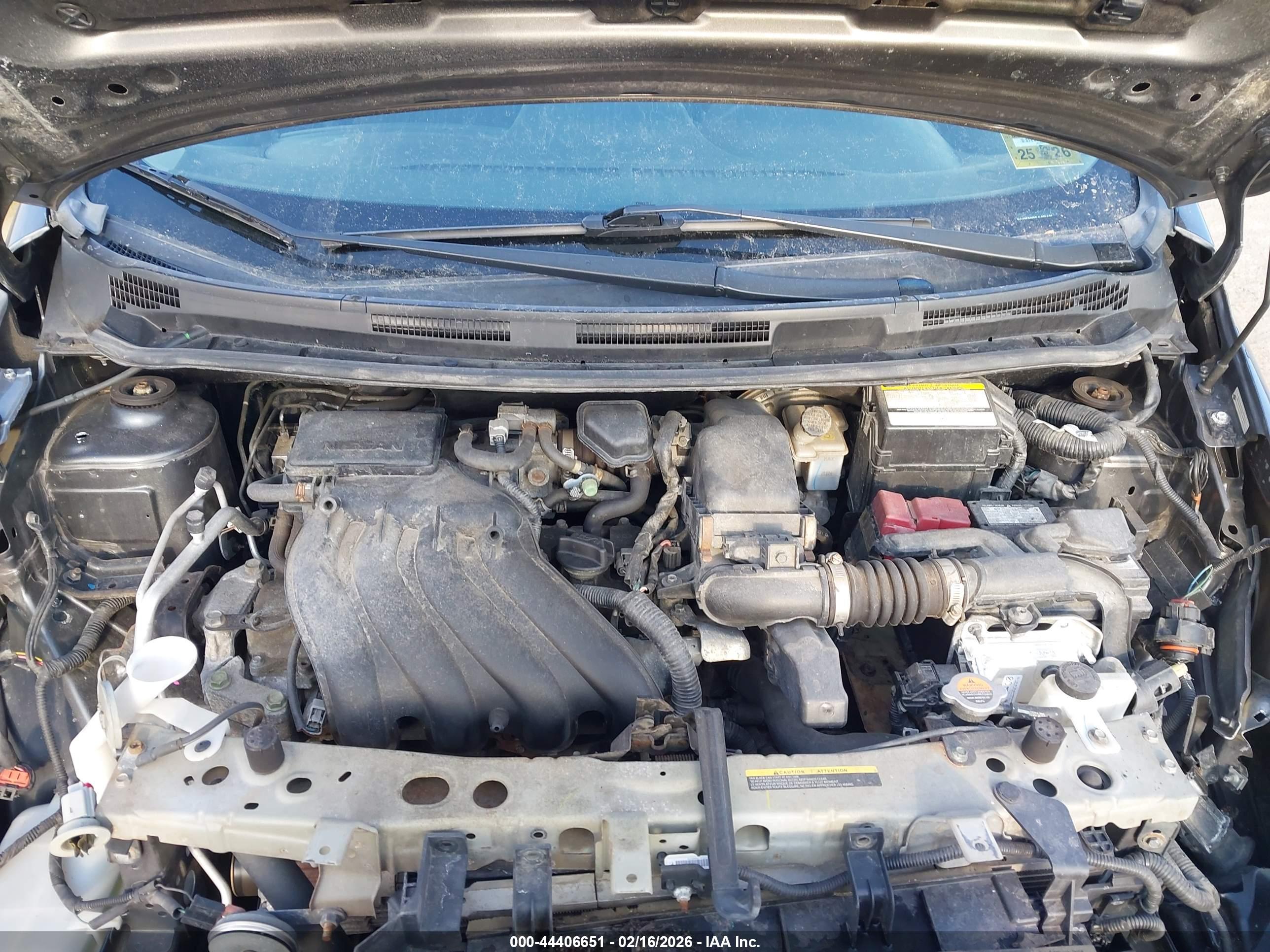 NISSAN VERSA image 10