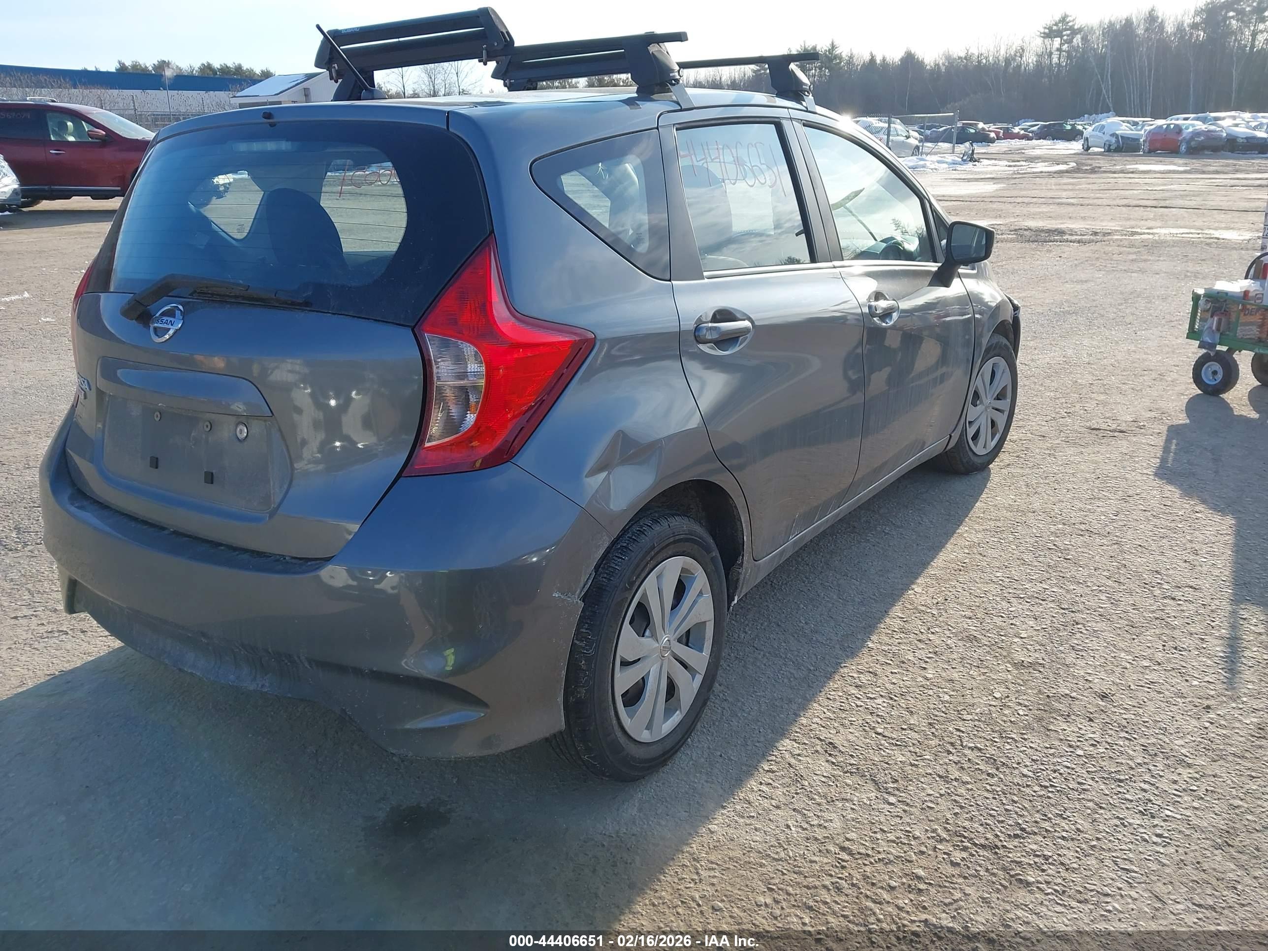 NISSAN VERSA image 4