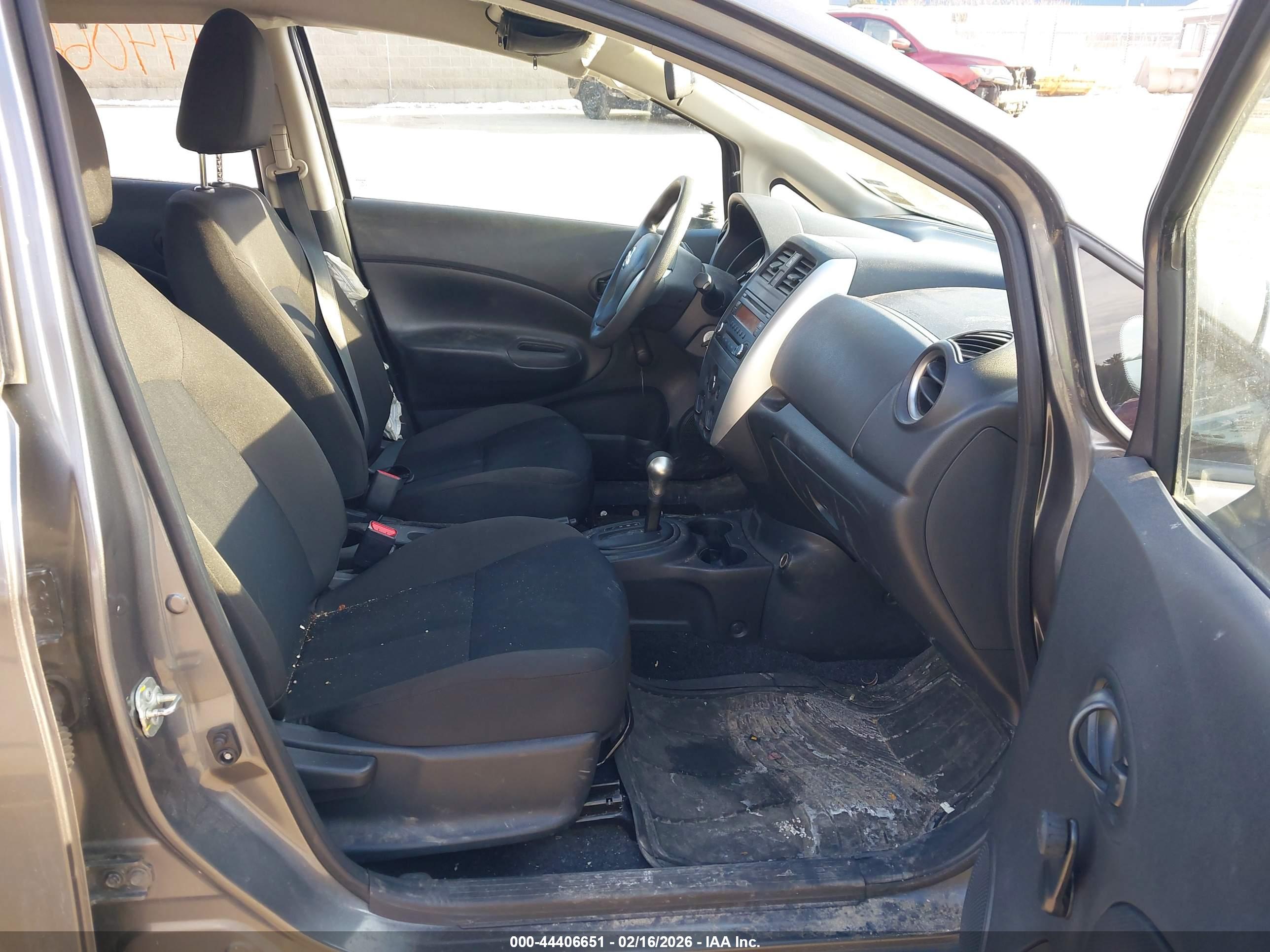NISSAN VERSA image 5