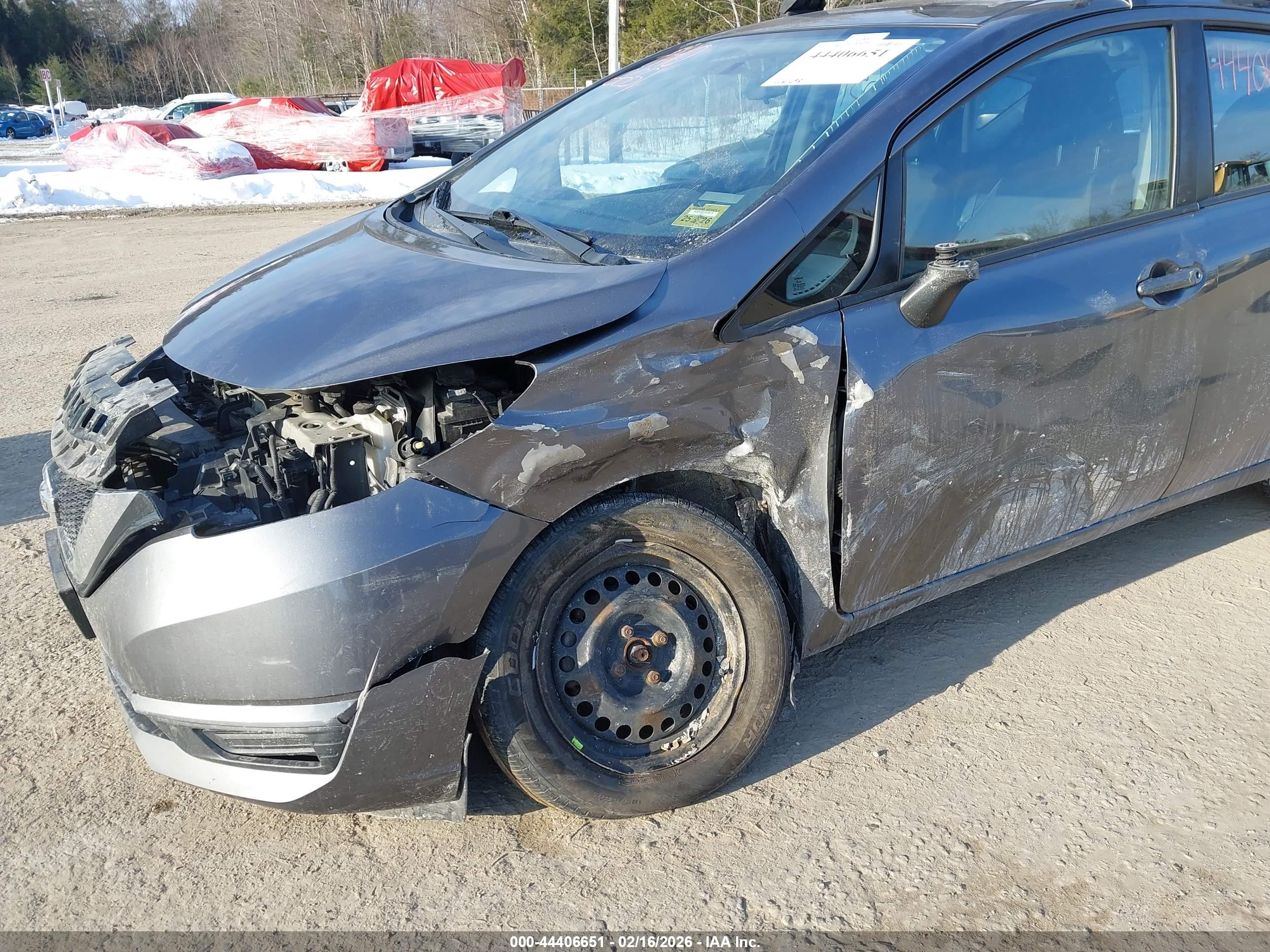 NISSAN VERSA image 6