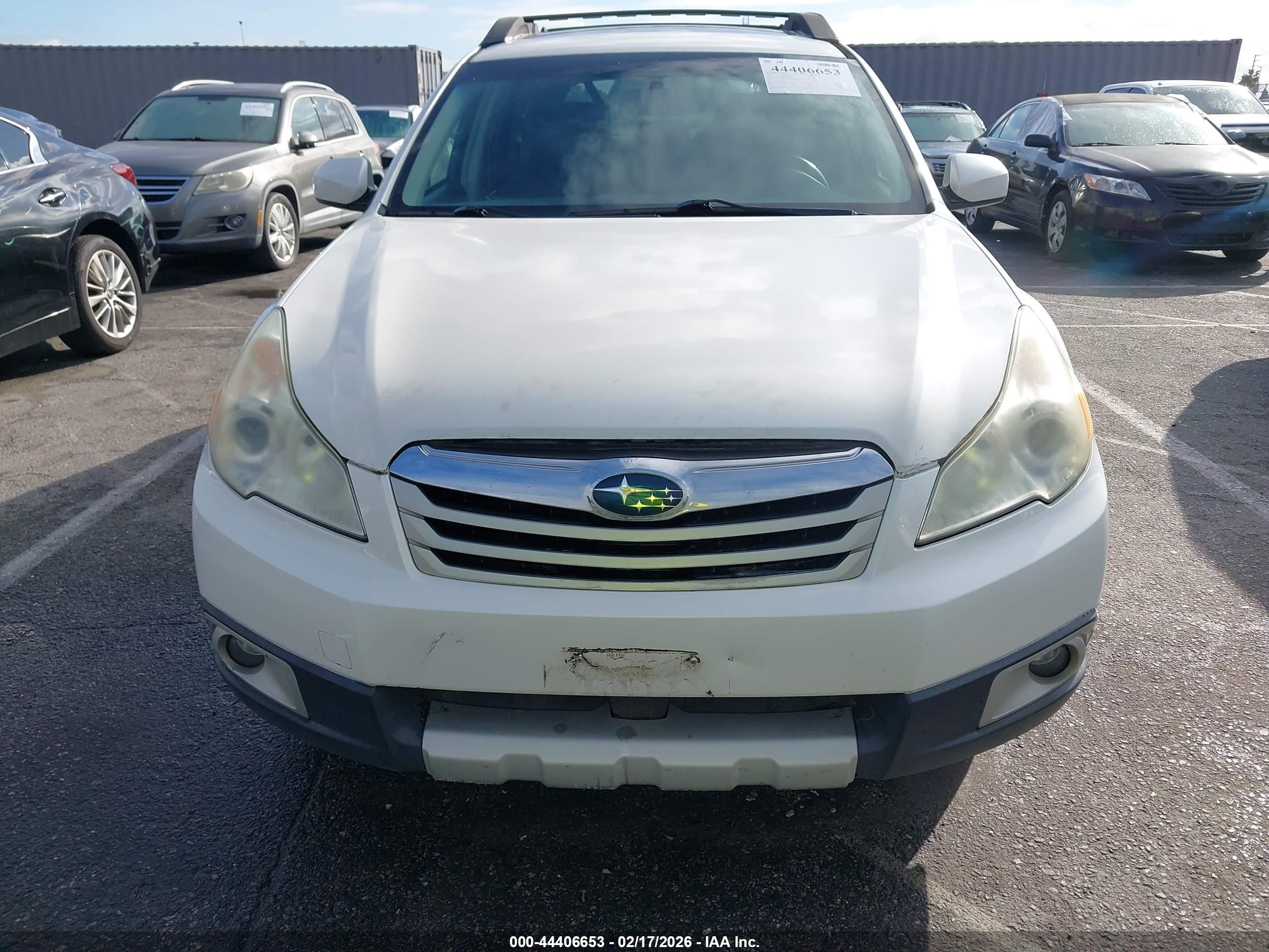 SUBARU OUTBACK image 6