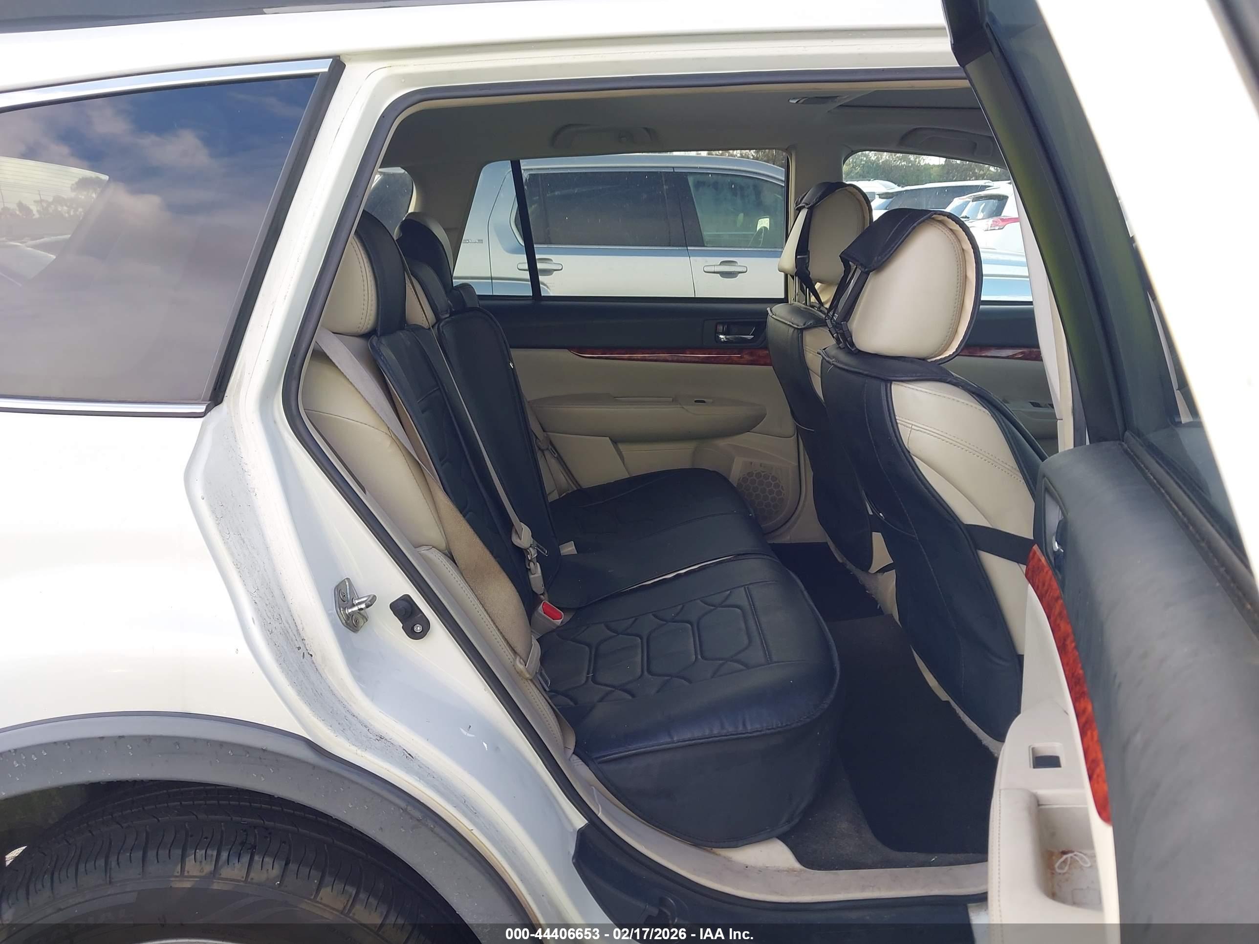 SUBARU OUTBACK image 8