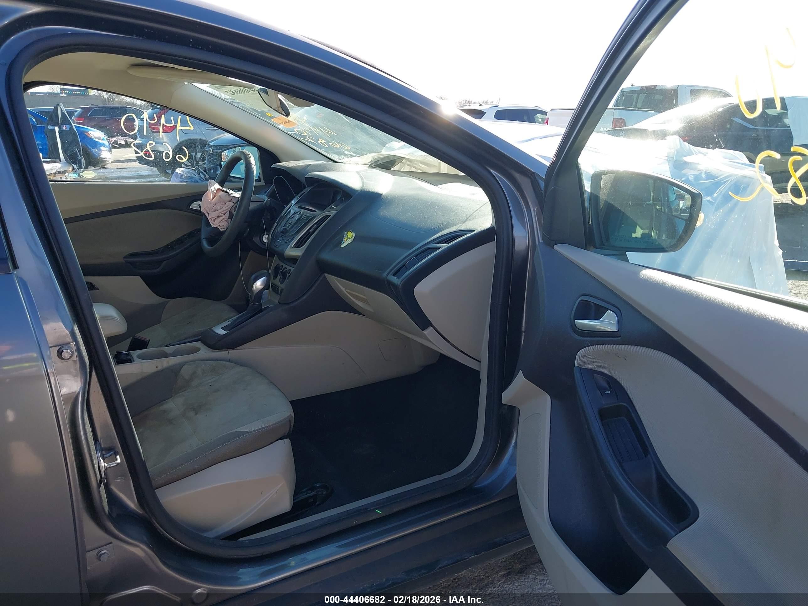 FORD FOCUS image 5