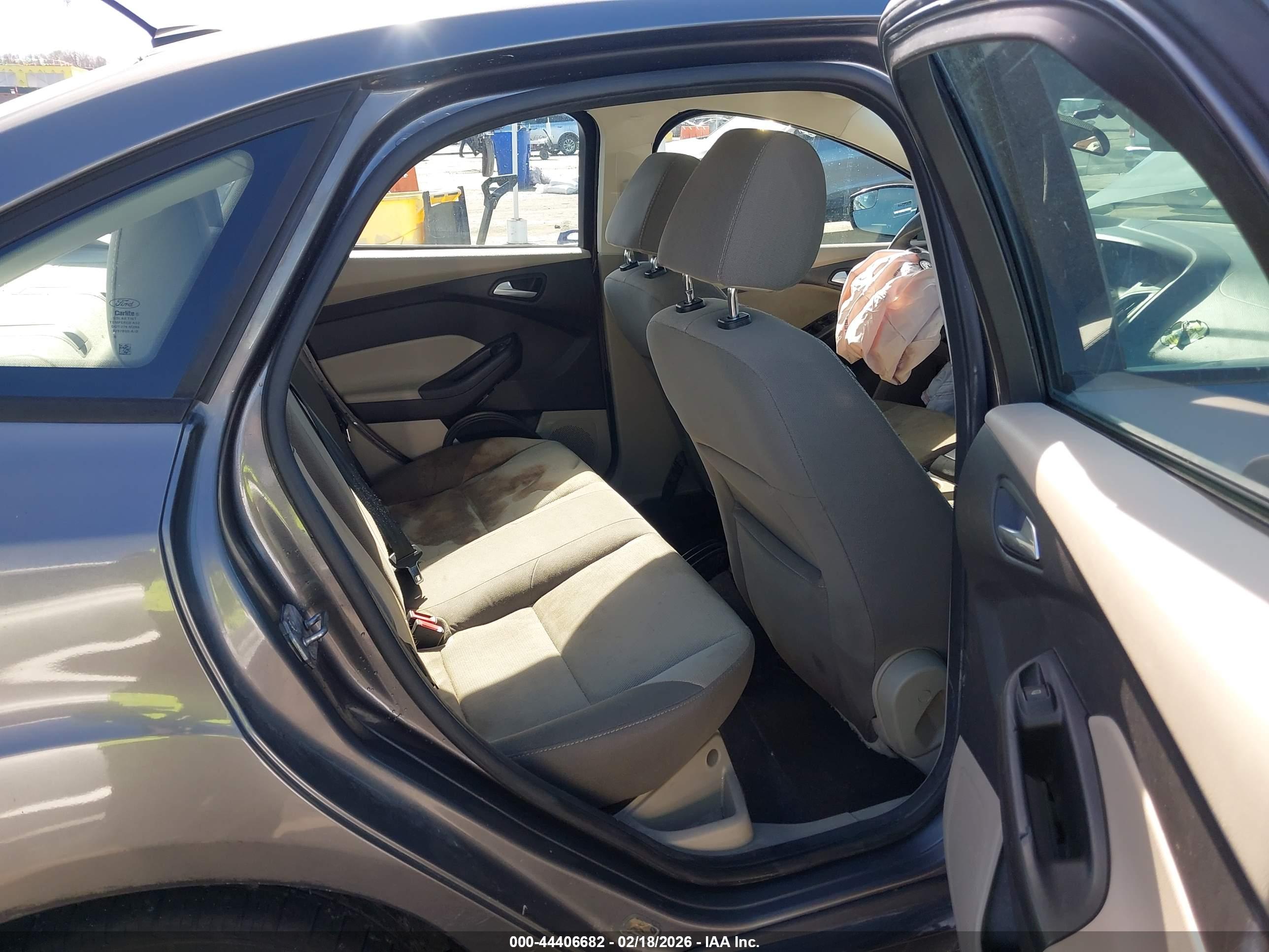 FORD FOCUS image 8