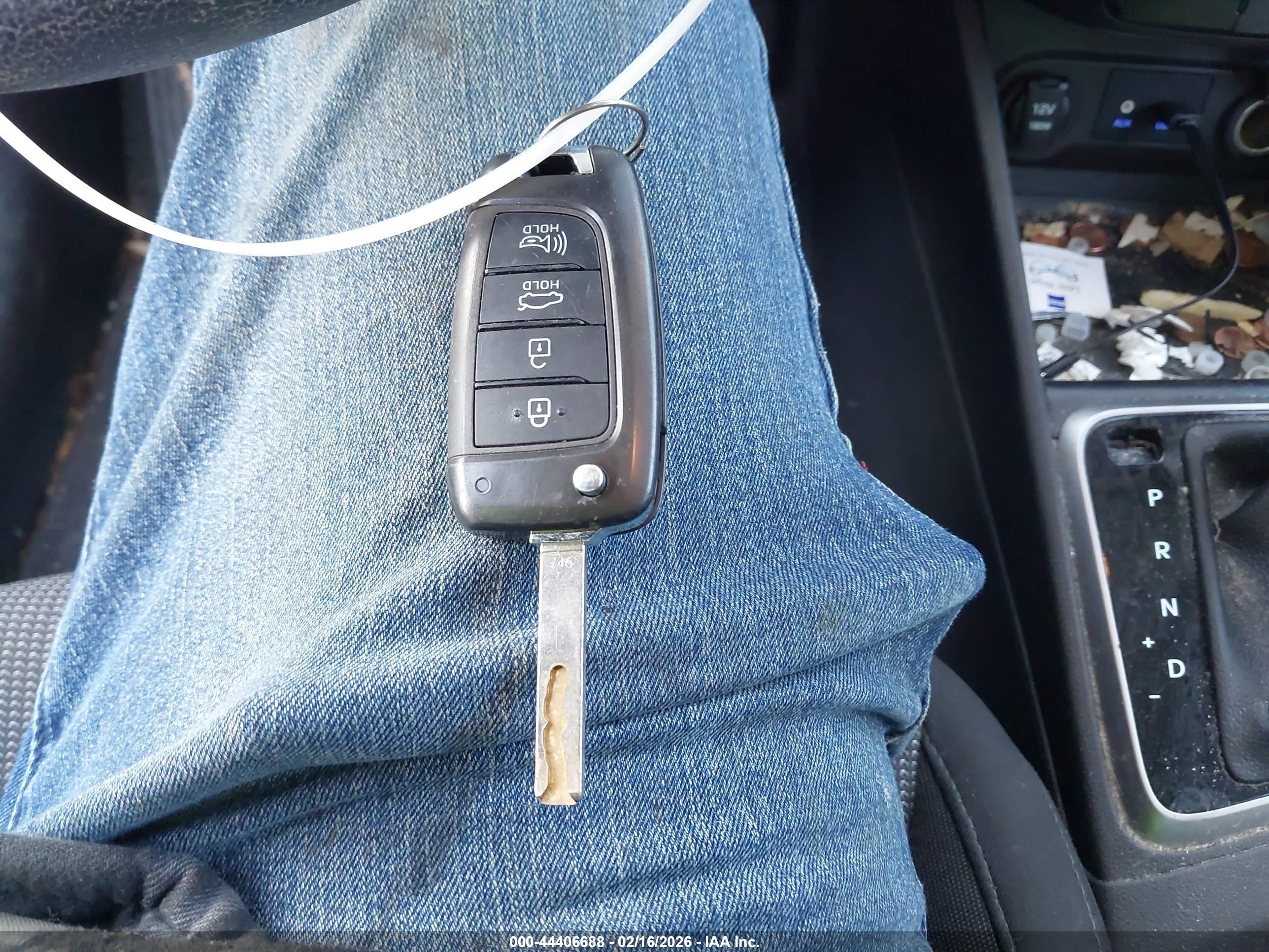 HYUNDAI ACCENT image 11