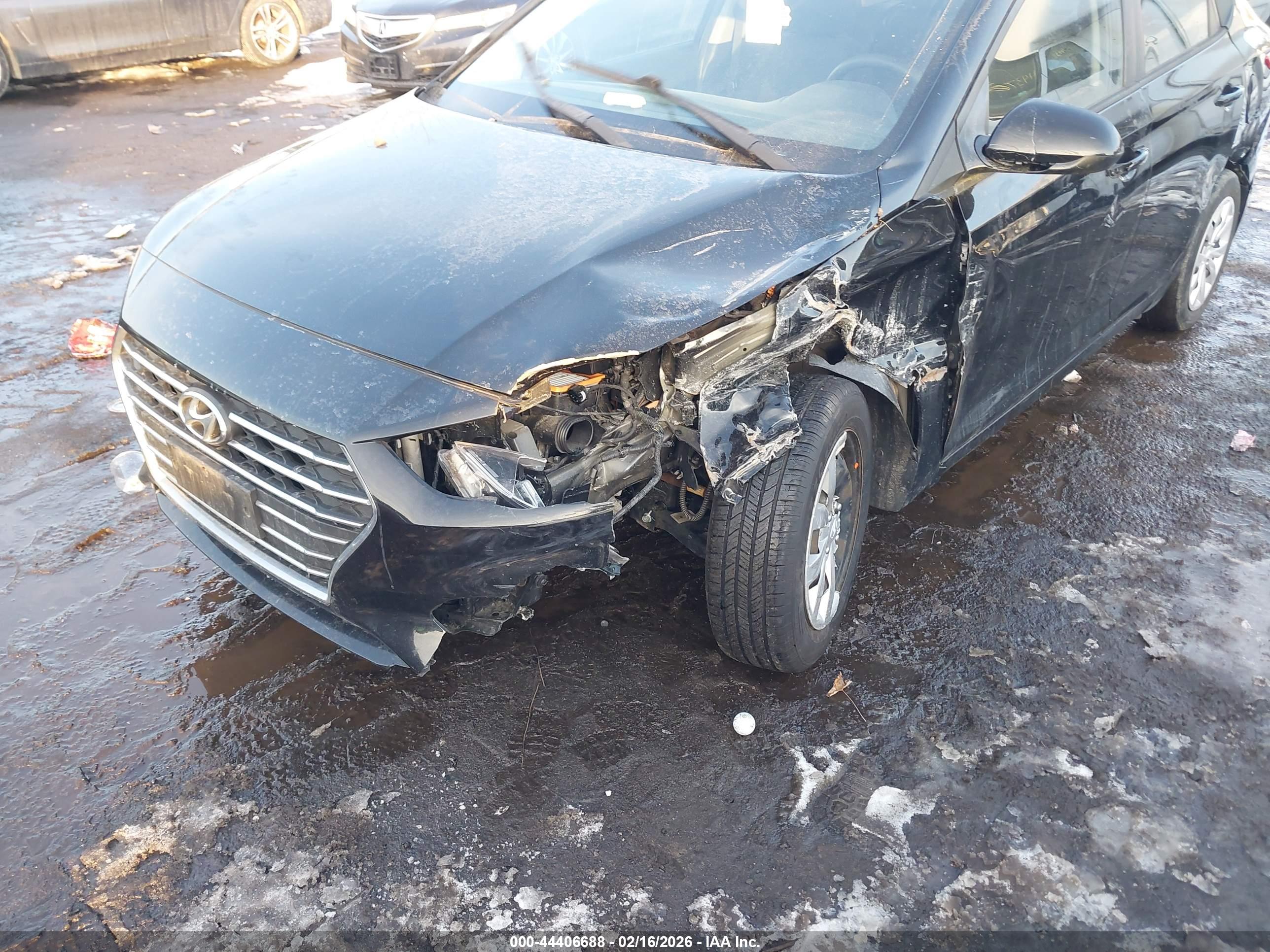 HYUNDAI ACCENT image 6