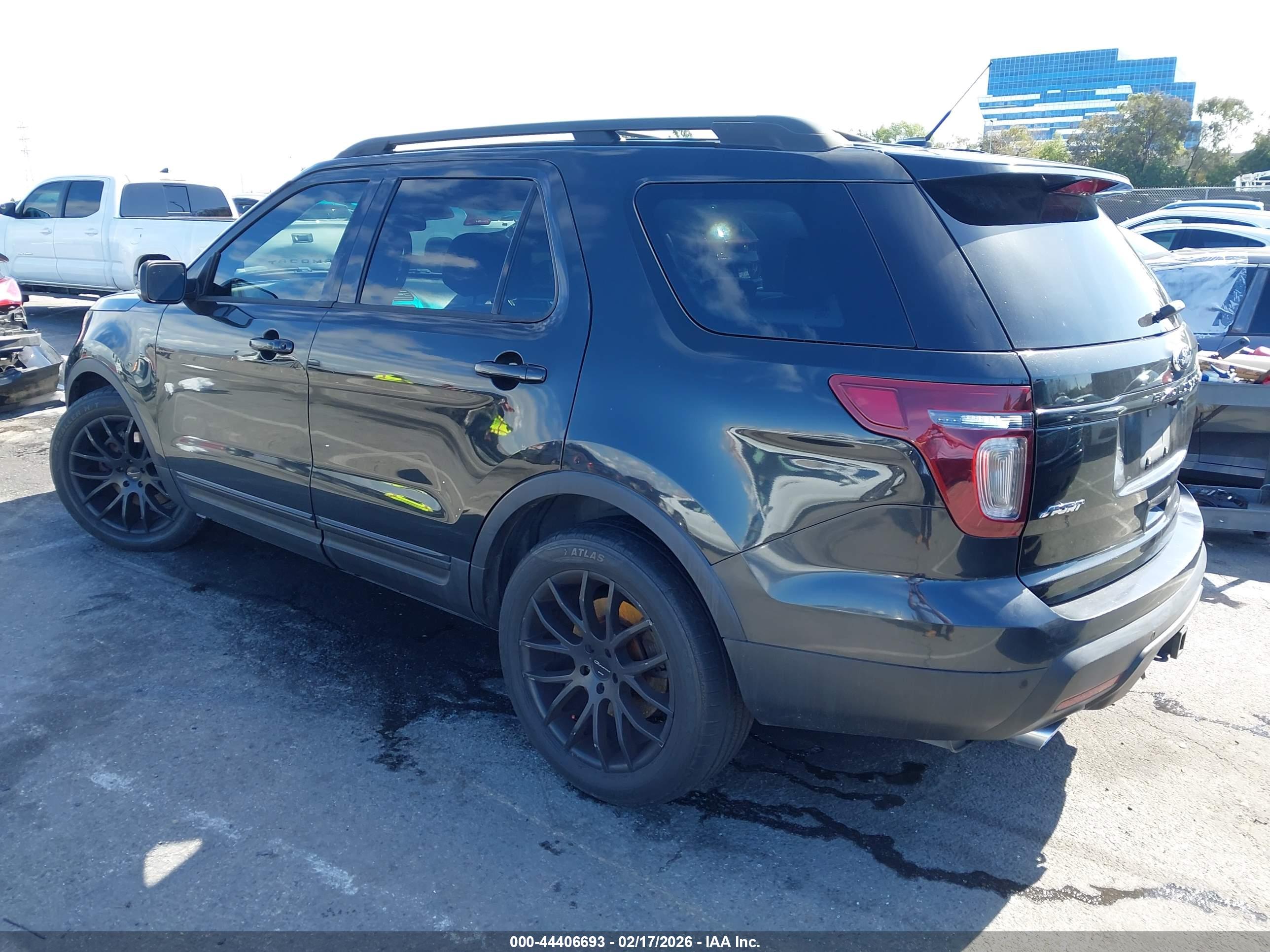 FORD EXPLORER image 3