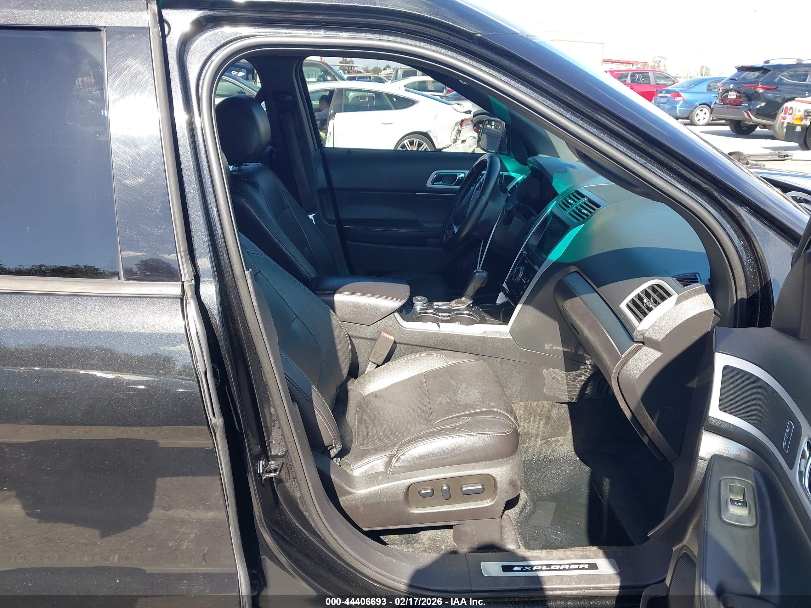 FORD EXPLORER image 5