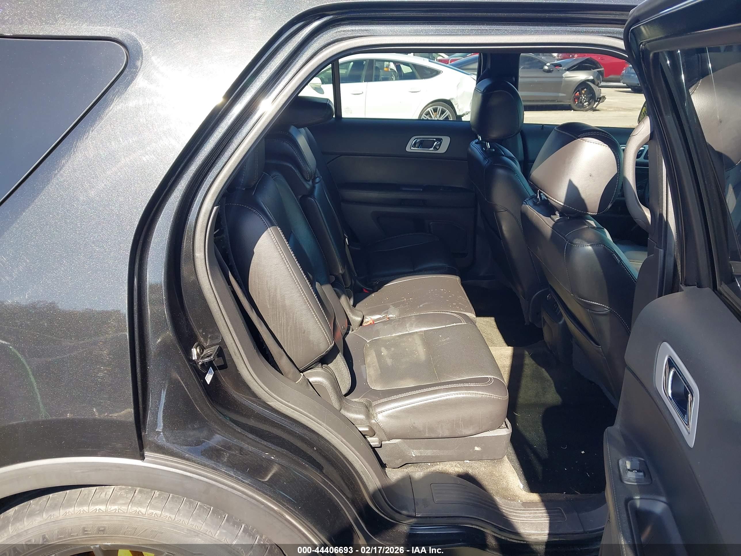 FORD EXPLORER image 8