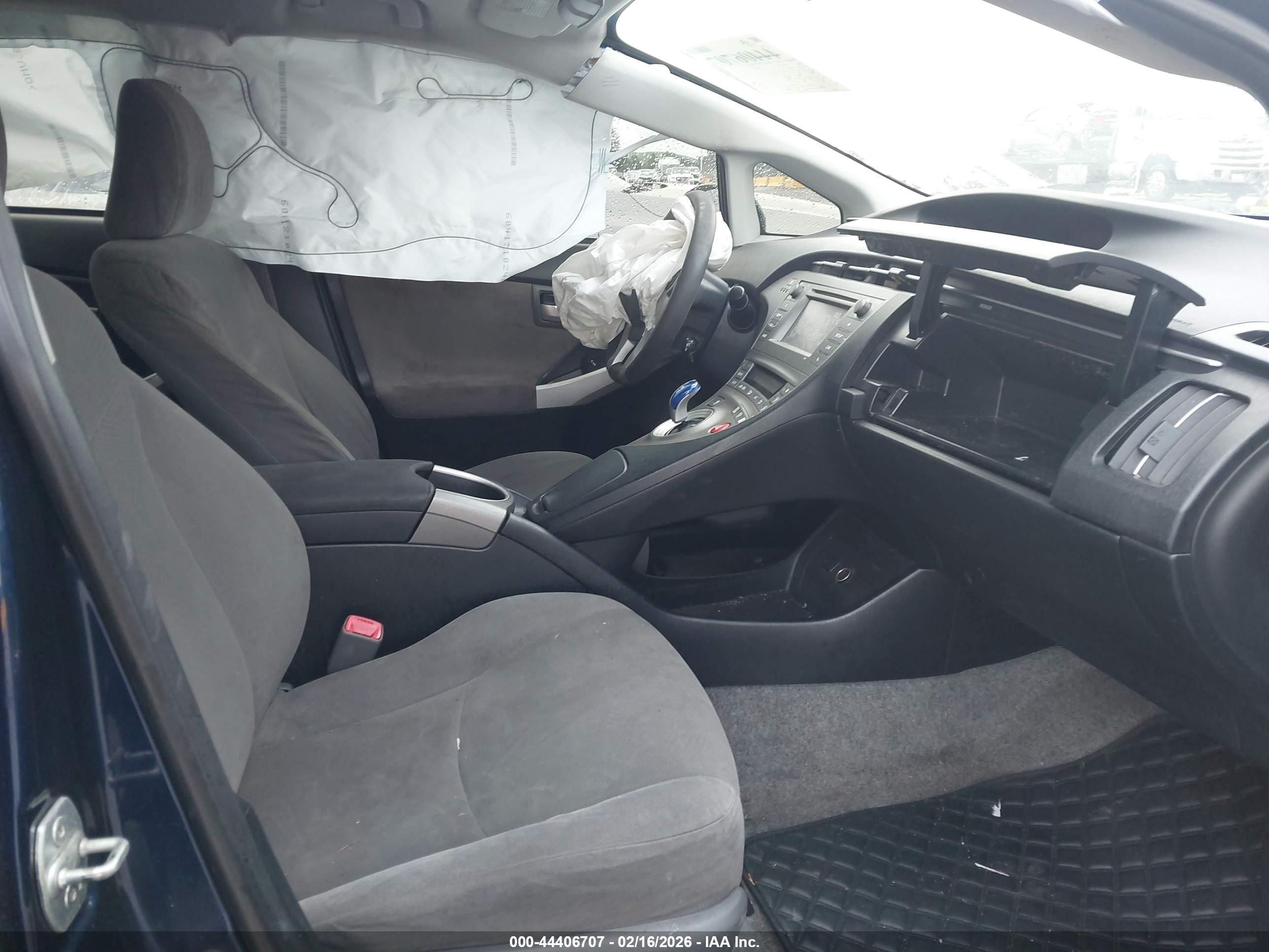 TOYOTA PRIUS image 5