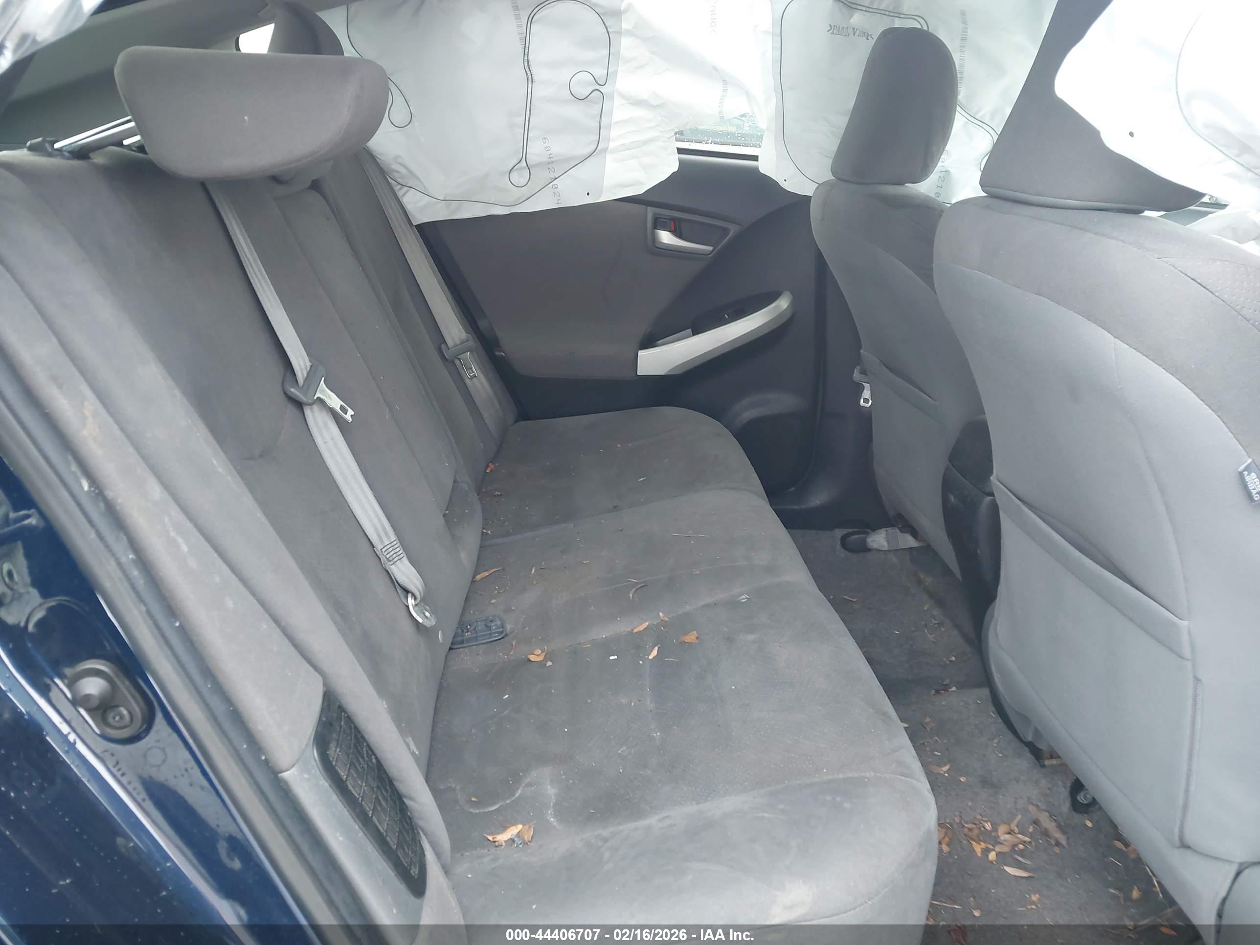 TOYOTA PRIUS image 8